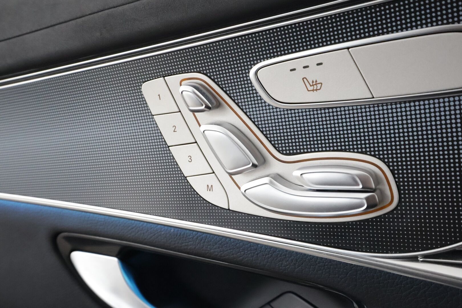 Mercedes-Benz EQC 2022 400 Electric Art * Distronic+ / HUD / 360° / Midline / Muistipenkit / Koukku / Lasikattoluukku / Keyless / Nahat / Widescreen / Navi * - Kahdet renkaat aluvanteilla / Merkkihuollettu