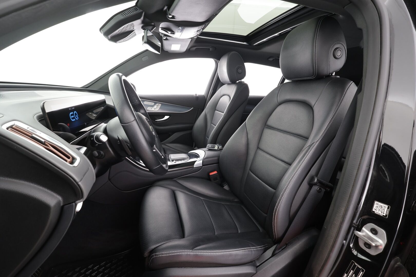 Mercedes-Benz EQC 2022 400 Electric Art * Distronic+ / HUD / 360° / Midline / Muistipenkit / Koukku / Lasikattoluukku / Keyless / Nahat / Widescreen / Navi * - Kahdet renkaat aluvanteilla / Merkkihuollettu