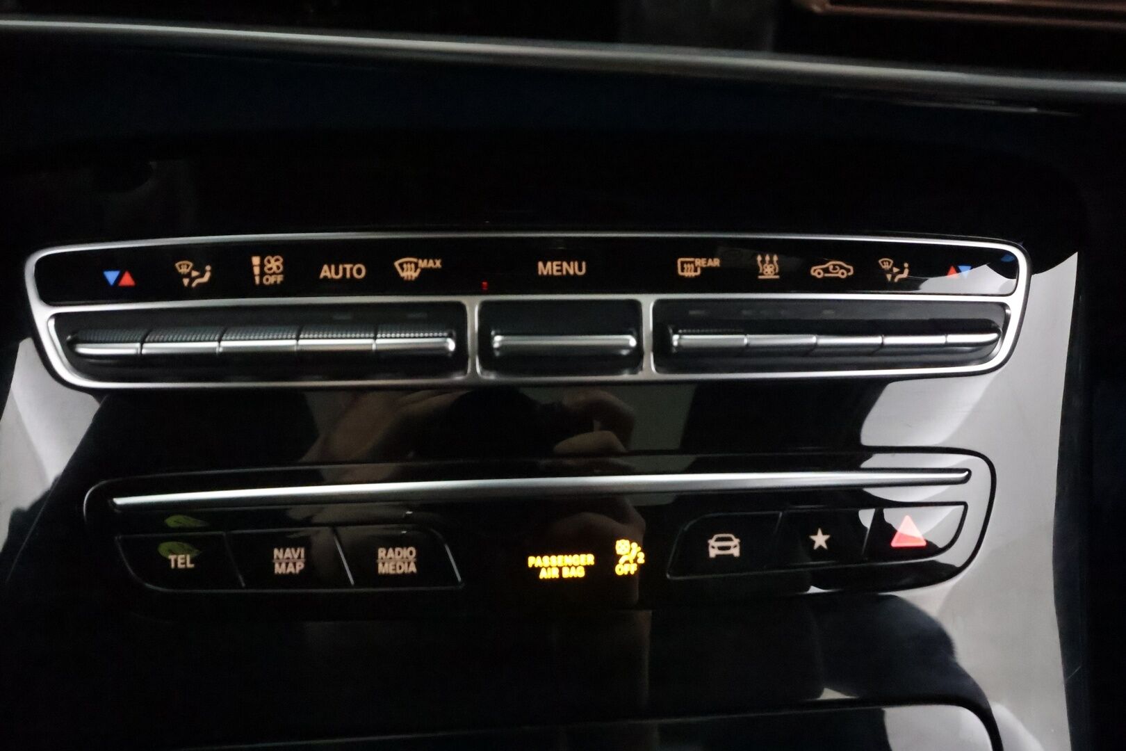 Mercedes-Benz EQC 2022 400 Electric Art * Distronic+ / HUD / 360° / Midline / Muistipenkit / Koukku / Lasikattoluukku / Keyless / Nahat / Widescreen / Navi * - Kahdet renkaat aluvanteilla / Merkkihuollettu