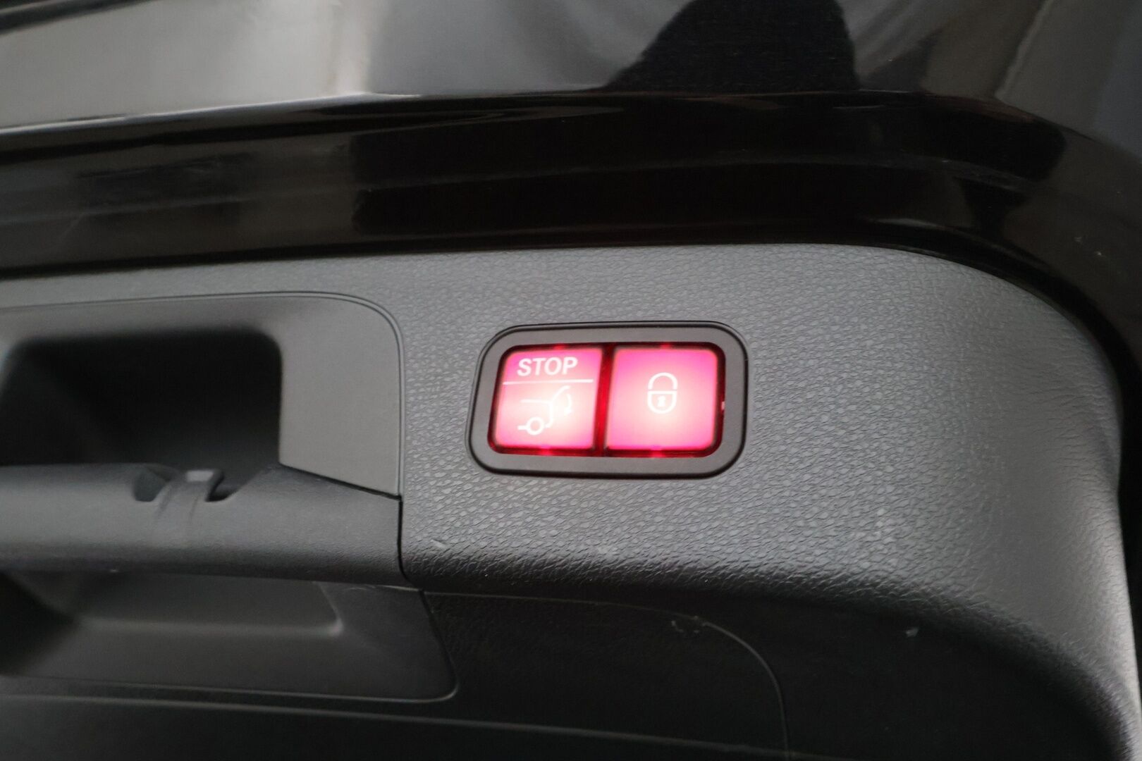 Mercedes-Benz EQC 2022 400 Electric Art * Distronic+ / HUD / 360° / Midline / Muistipenkit / Koukku / Lasikattoluukku / Keyless / Nahat / Widescreen / Navi * - Kahdet renkaat aluvanteilla / Merkkihuollettu