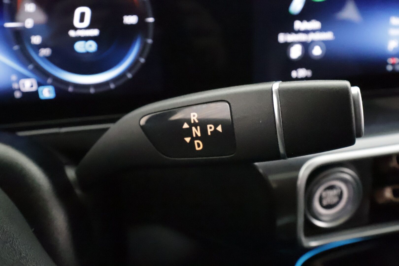 Mercedes-Benz EQC 2022 400 Electric Art * Distronic+ / HUD / 360° / Midline / Muistipenkit / Koukku / Lasikattoluukku / Keyless / Nahat / Widescreen / Navi * - Kahdet renkaat aluvanteilla / Merkkihuollettu