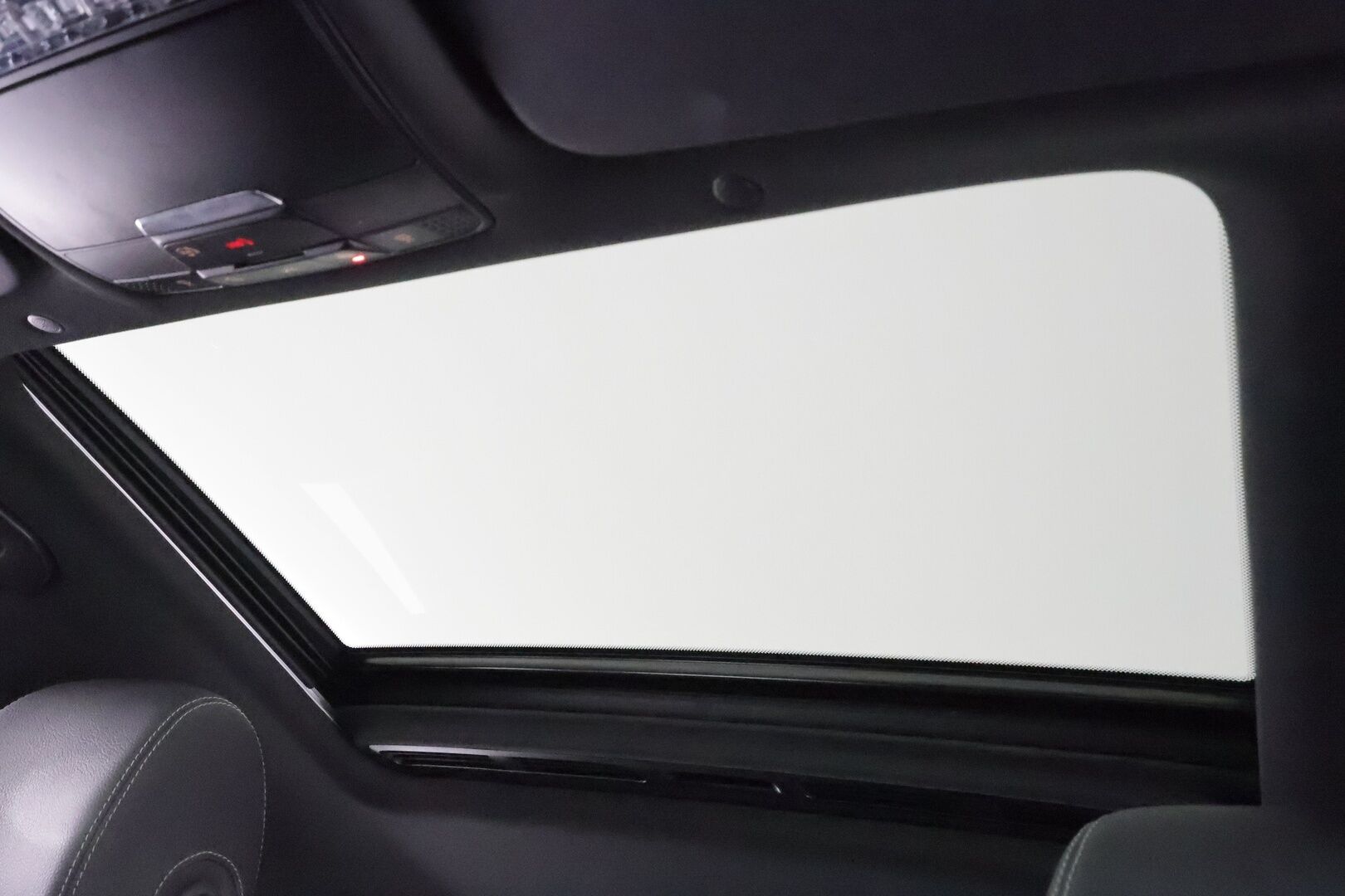 Mercedes-Benz EQC 2022 400 Electric Art * Distronic+ / HUD / 360° / Midline / Muistipenkit / Koukku / Lasikattoluukku / Keyless / Nahat / Widescreen / Navi * - Kahdet renkaat aluvanteilla / Merkkihuollettu