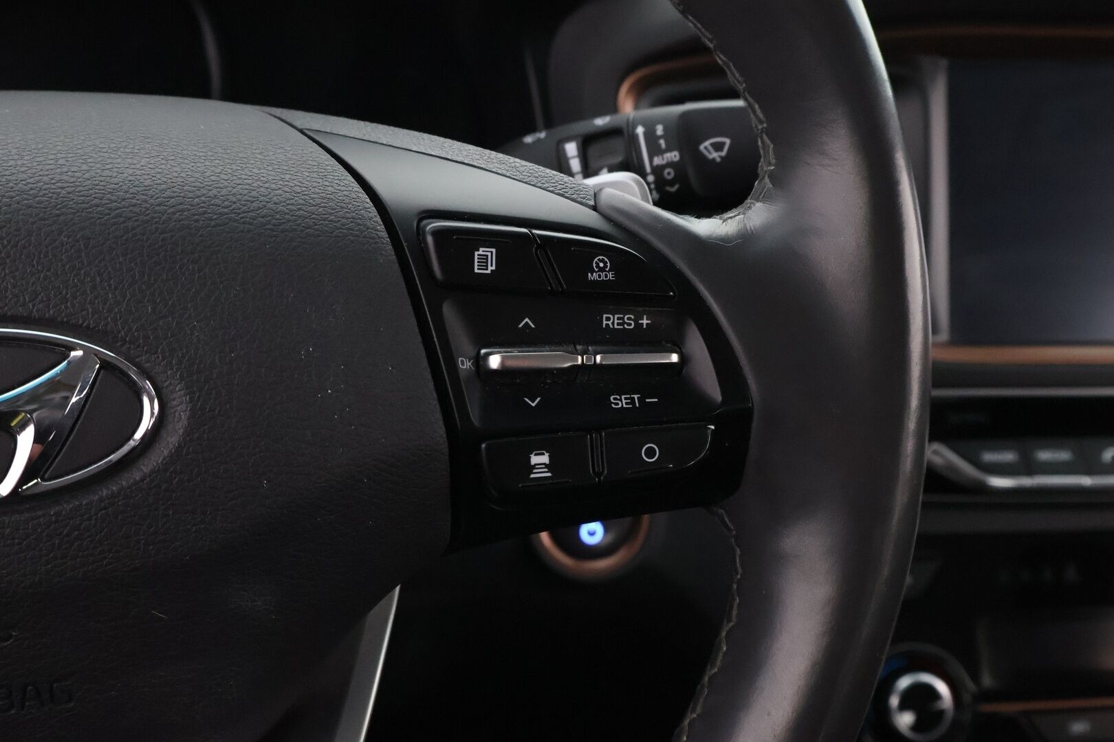 Hyundai IONIQ ELECTRIC 2019 Comfort * Lämpöpumppu / Infinity Premium Audio / Adapt.Vakkari / Peruutuskamera / Ratinlämmitys! - 2x Renkaat aluvantein / Siisti yksilö! 