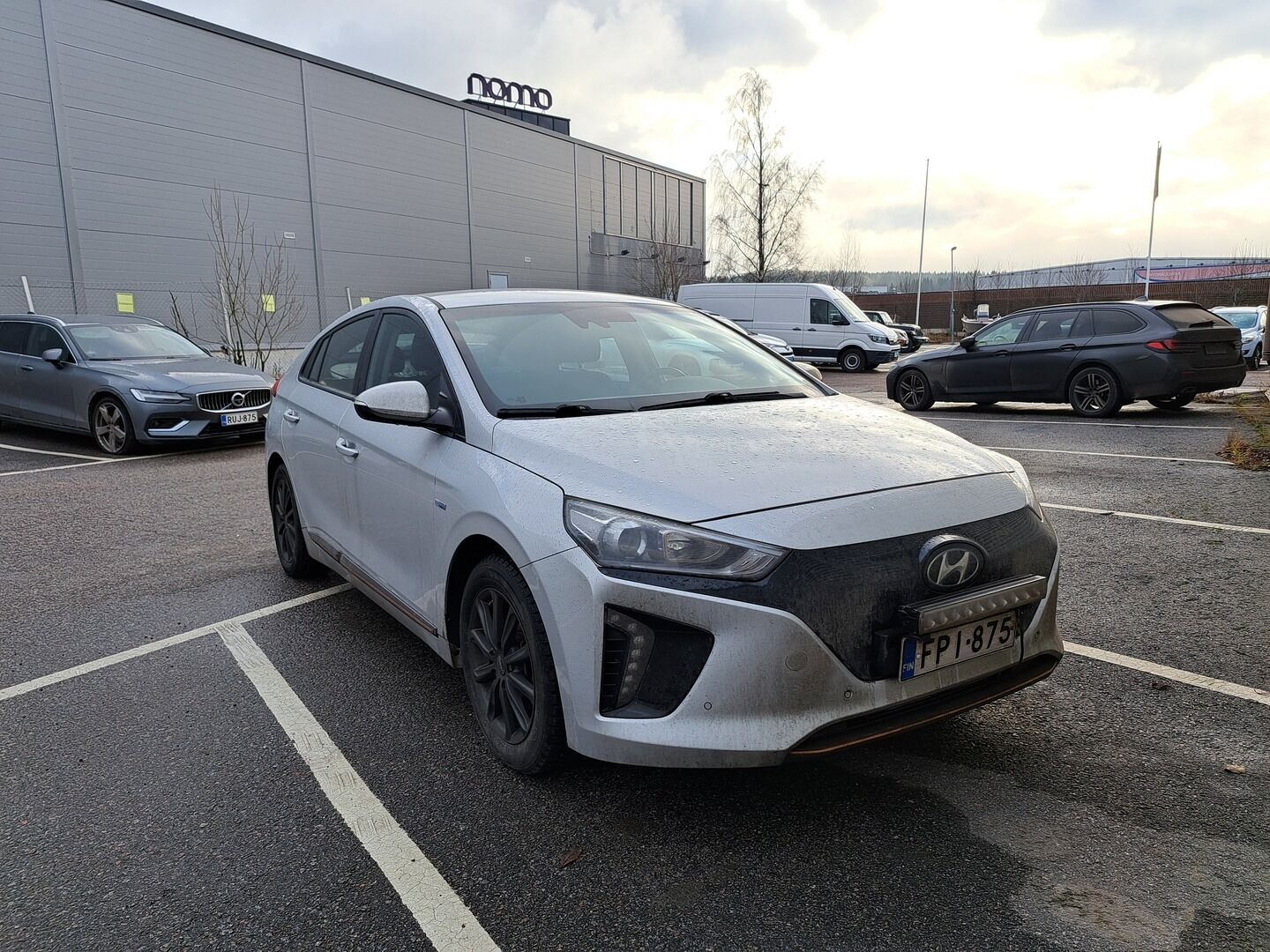 Hyundai IONIQ ELECTRIC 2019 Comfort * Lämpöpumppu / Infinity Premium Audio / Adapt.Vakkari / Peruutuskamera / Ratinlämmitys! - 2x Renkaat aluvantein / Siisti yksilö! - Osta nyt, maksa vasta ensi vuonna