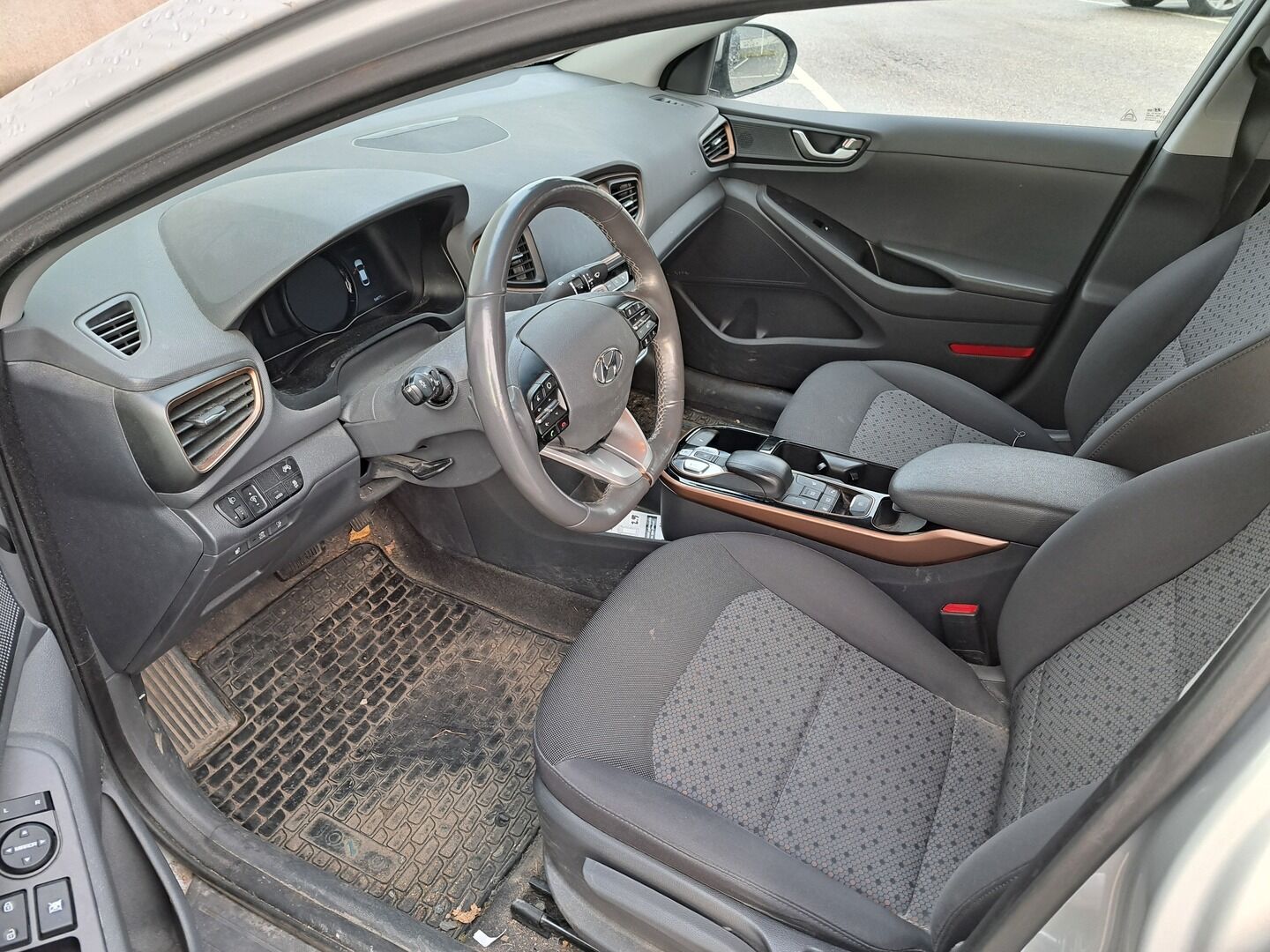 Hyundai IONIQ ELECTRIC 2019 Comfort * Lämpöpumppu / Infinity Premium Audio / Adapt.Vakkari / Peruutuskamera / Ratinlämmitys! - 2x Renkaat aluvantein / Siisti yksilö! - Osta nyt, maksa vasta ensi vuonna