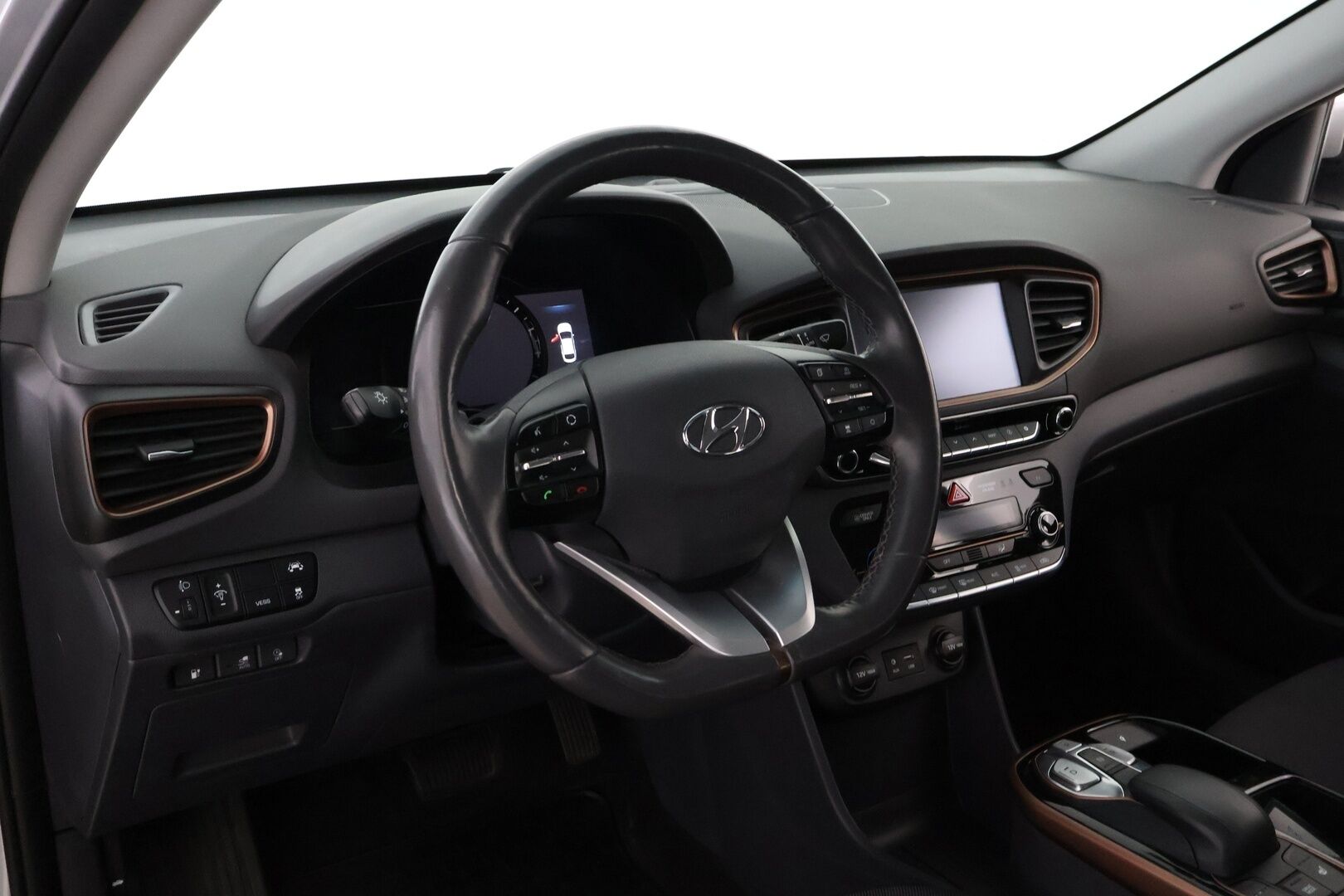 Hyundai IONIQ ELECTRIC 2019 Comfort * Lämpöpumppu / Infinity Premium Audio / Adapt.Vakkari / Peruutuskamera / Ratinlämmitys! - 2x Renkaat aluvantein / Siisti yksilö! 