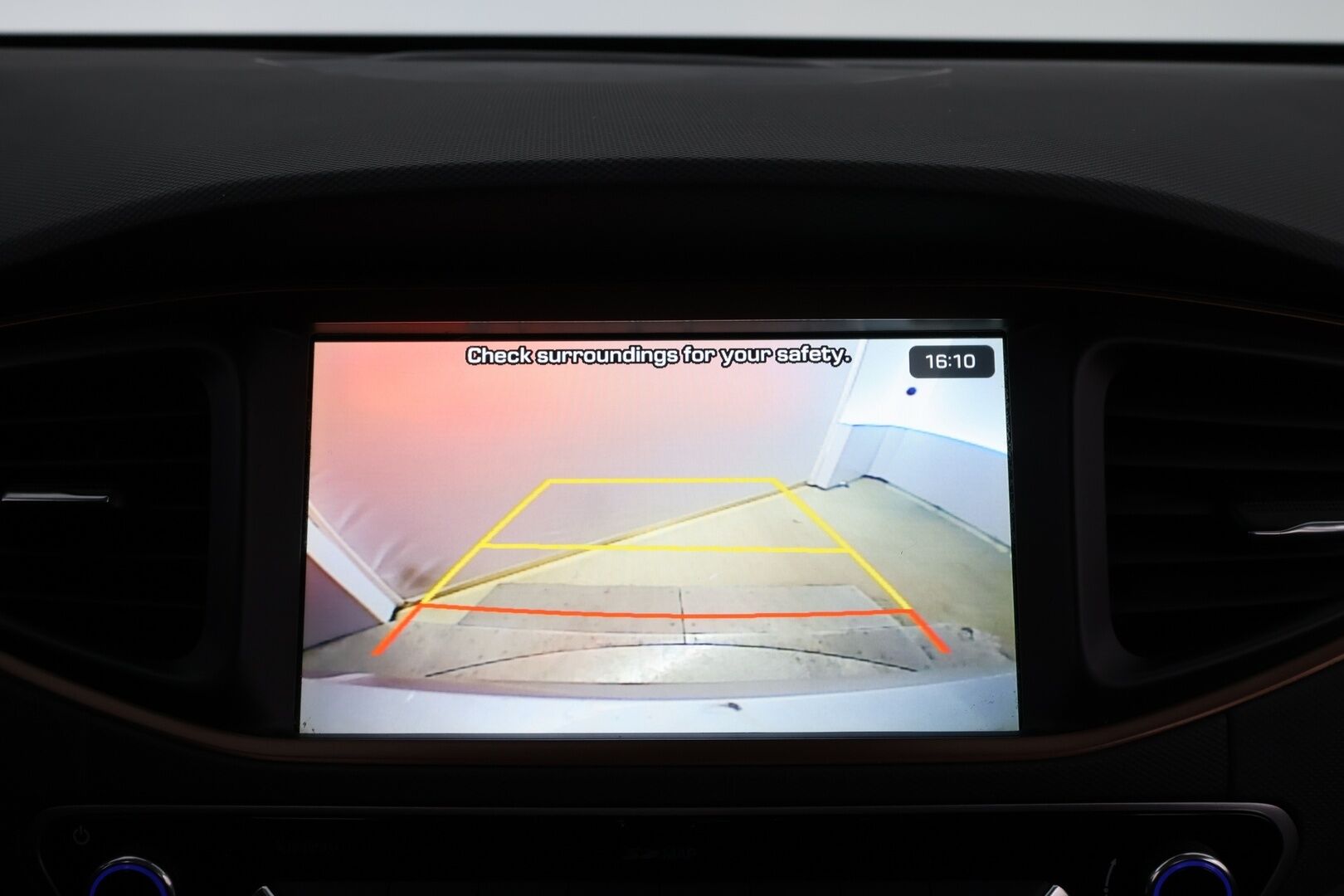 Hyundai IONIQ ELECTRIC 2019 Comfort * Lämpöpumppu / Infinity Premium Audio / Adapt.Vakkari / Peruutuskamera / Ratinlämmitys! - 2x Renkaat aluvantein / Siisti yksilö! 