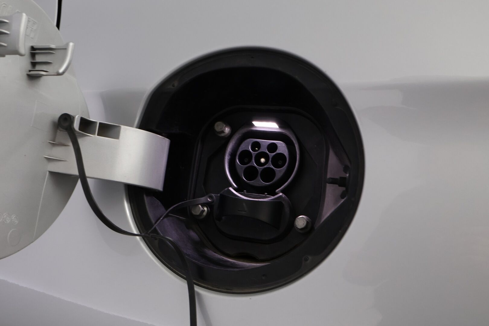 Hyundai IONIQ ELECTRIC 2019 Comfort * Lämpöpumppu / Infinity Premium Audio / Adapt.Vakkari / Peruutuskamera / Ratinlämmitys! - 2x Renkaat aluvantein / Siisti yksilö! 