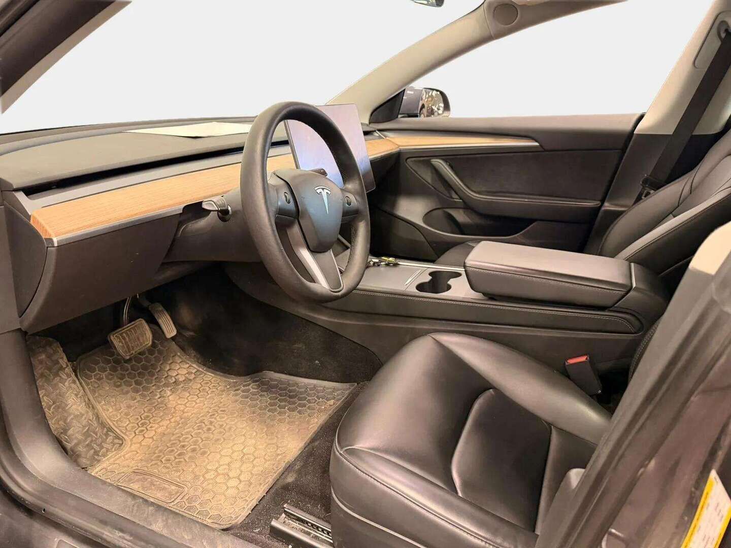 Tesla Model 3 2022 Standard Range Plus * ILP / AMD Ryzen / Matrix LED / Premium audio / Nahkasisusta / 2x renkaat&vanteet * - HULLUT AVAJAISHULINAT KORKOTARJOUS 3,29 %