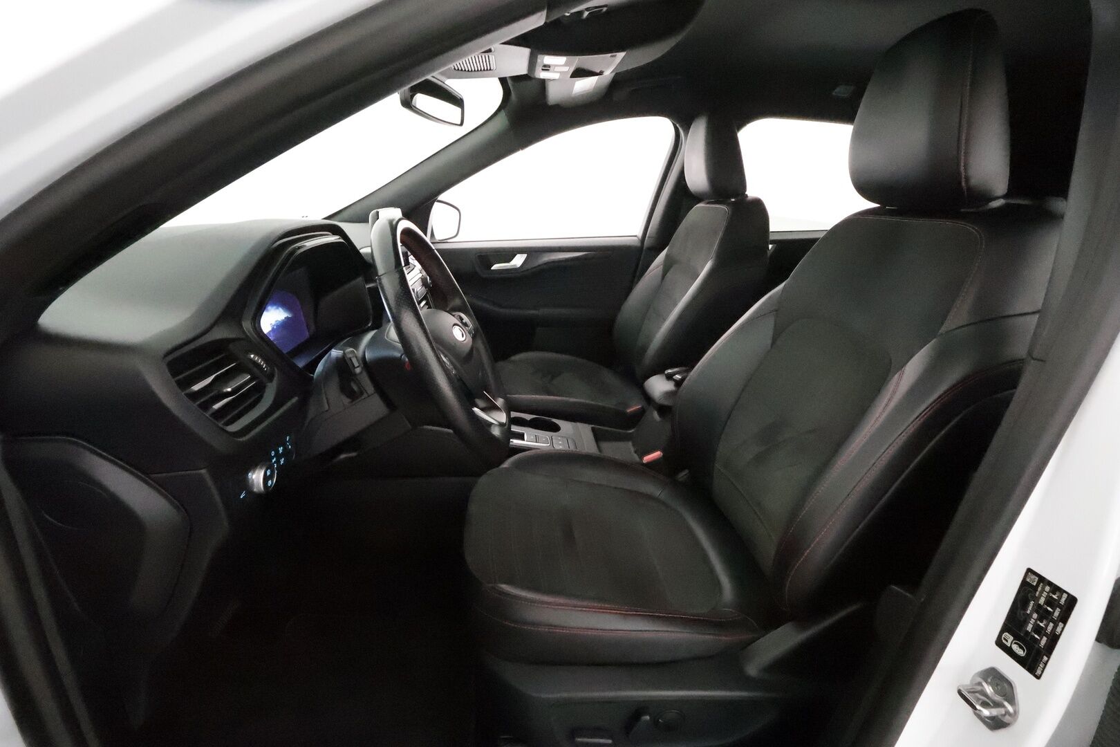 Ford Kuga 2022 2,5 Hybrid (HEV) 190hv CVT AWD ST-Line X *ACC / P.kamera / LED / Navi / Sähköpenkki / B&O / Koukku* - Lohkolämmitin / 1.Om Suomi-auto / Kahdet renkaat aluvanteilla 
