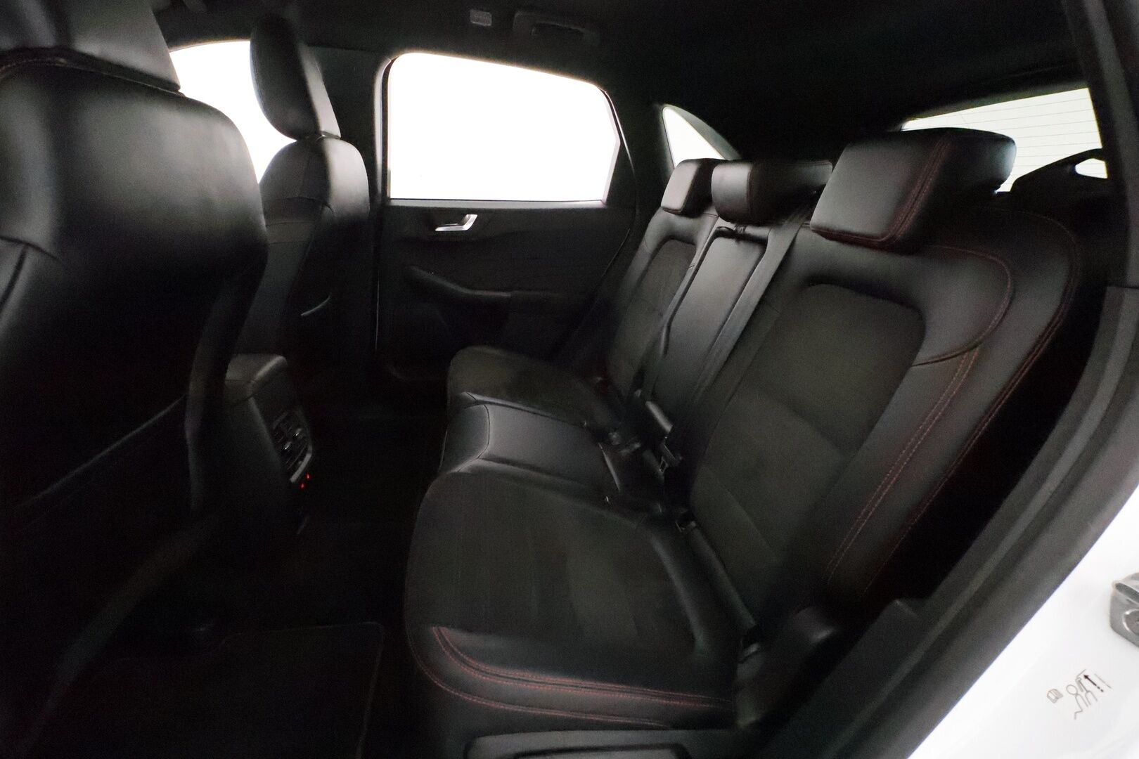 Ford Kuga 2022 2,5 Hybrid (HEV) 190hv CVT AWD ST-Line X *ACC / P.kamera / LED / Navi / Sähköpenkki / B&O / Koukku* - Lohkolämmitin / 1.Om Suomi-auto / Kahdet renkaat aluvanteilla 