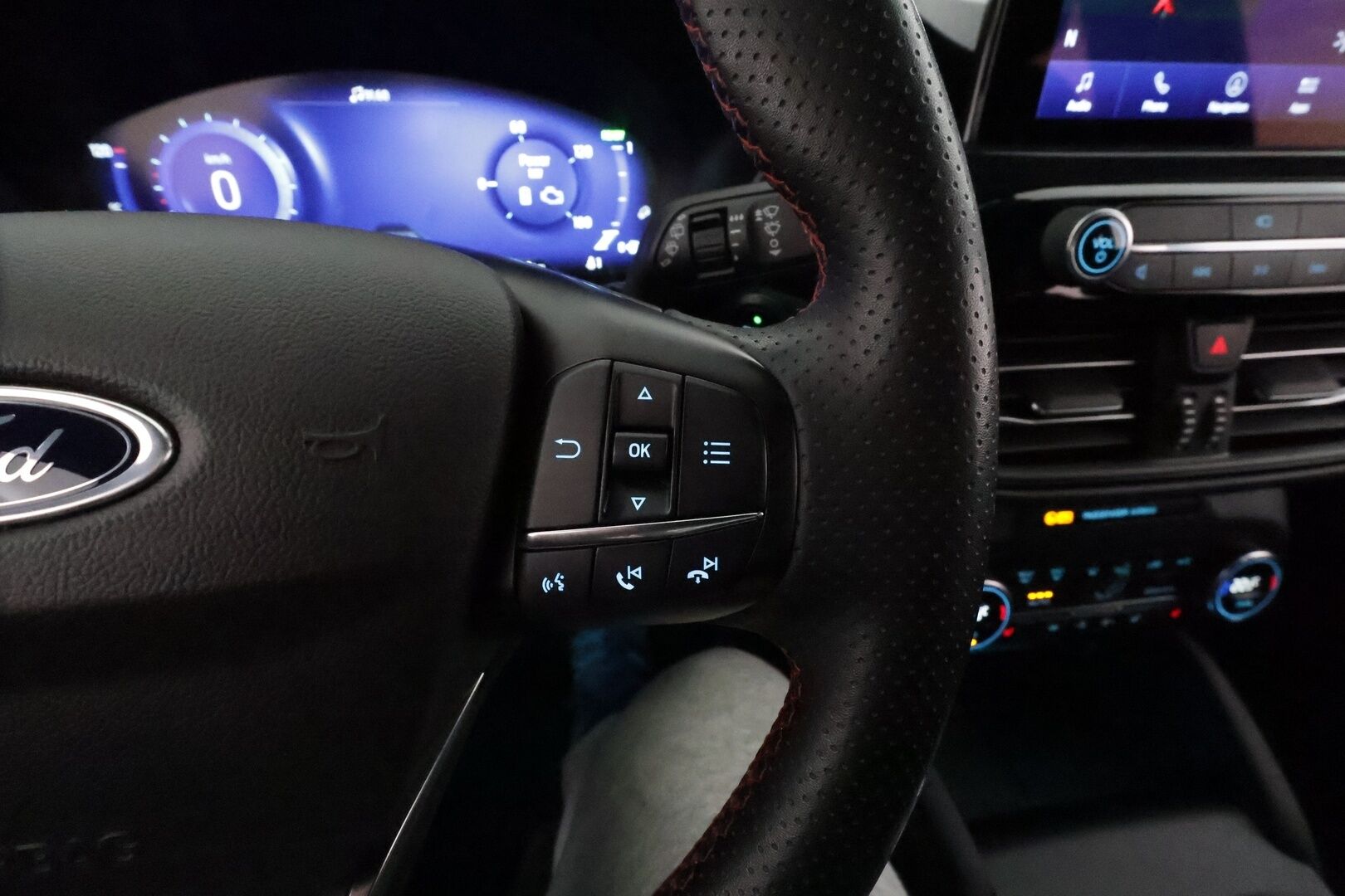 Ford Kuga 2022 2,5 Hybrid (HEV) 190hv CVT AWD ST-Line X *ACC / P.kamera / LED / Navi / Sähköpenkki / B&O / Koukku* - Lohkolämmitin / 1.Om Suomi-auto / Kahdet renkaat aluvanteilla 