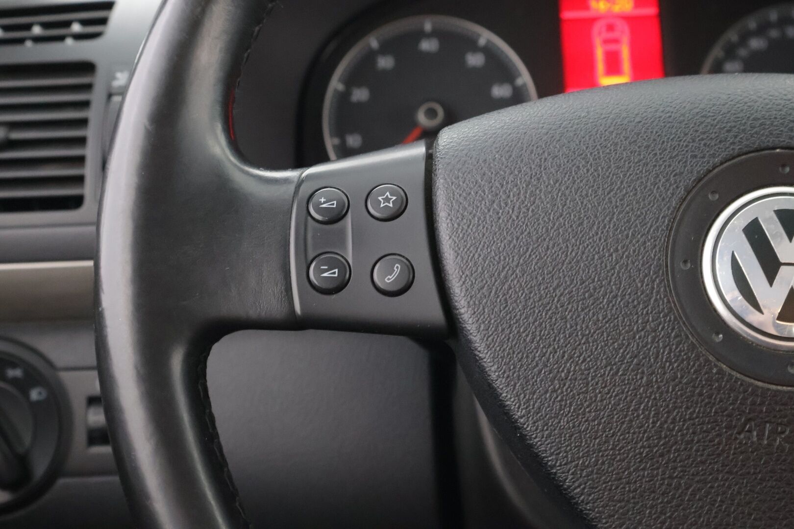 Volkswagen Touran 2007 Cross 1,4TSI DSG aut 7-Paikkainen - YritysOutlet - Myydään vain yrityksille - - YritysOutlet - Myydään vain yrityksille