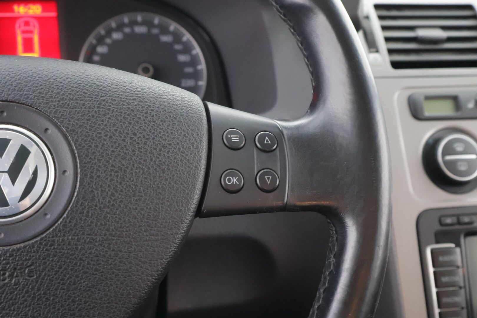 Volkswagen Touran 2007 Cross 1,4TSI DSG aut 7-Paikkainen - YritysOutlet - Myydään vain yrityksille - - YritysOutlet - Myydään vain yrityksille