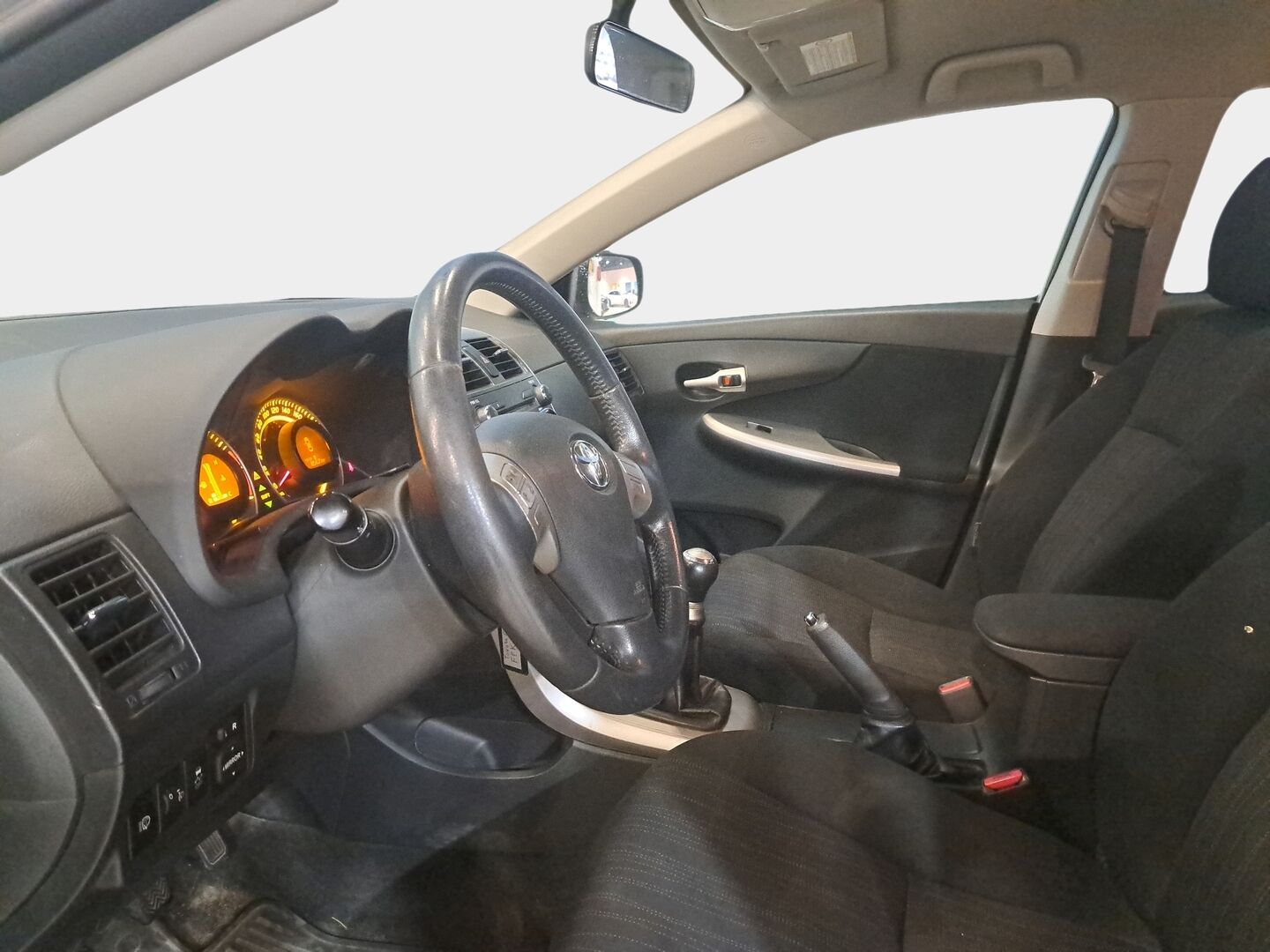 Toyota Corolla 2009 1,6 Dual VVT-i Linea Sol 4ov *YritysOulet* -  Myydään vain yrityksille / Vetokoukku / Lohkolämmitin / 2x renkaat - Hyvä huoltohistoria ja 2x hyvät renkaat vanteineen! Suomi-auto vetokoukulla, lohkolämppärillä ja vakkarilla!
