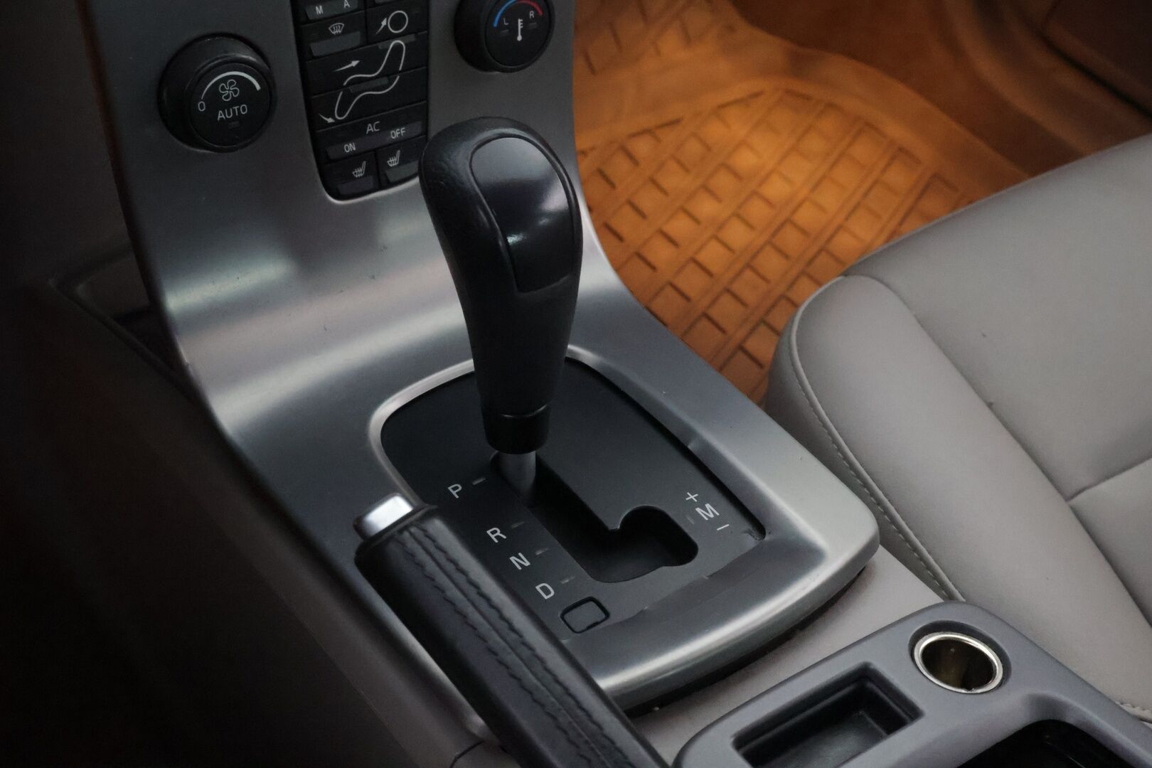 Volvo S40 2008 2,0D (136 hv) Kinetic aut - *Vakionopeudensäädin / Lohko+sisä / 2x-renkaat / Katsastus 07/2026!! - MYYDÄÄN HUUTOKAUPAT.COMISSA!!*