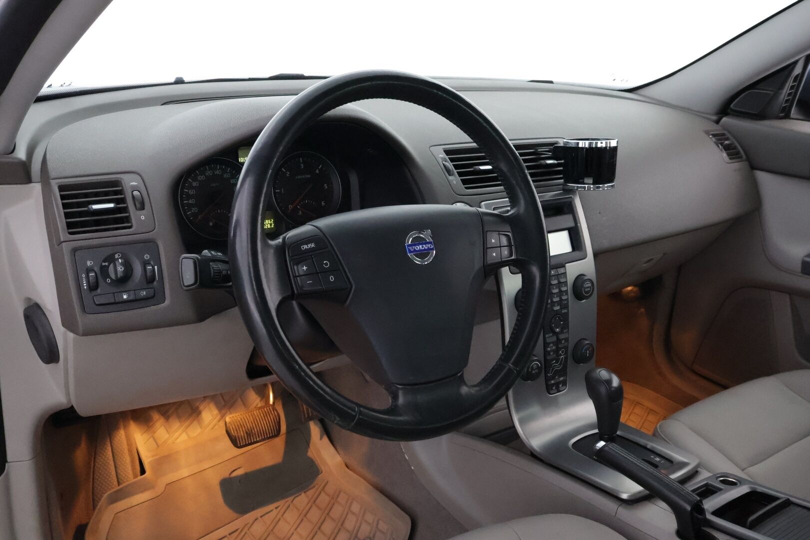 Volvo S40 2008 2,0D (136 hv) Kinetic aut - *Vakionopeudensäädin / Lohko+sisä / 2x-renkaat / Katsastus 07/2026!! - MYYDÄÄN HUUTOKAUPAT.COMISSA!!*