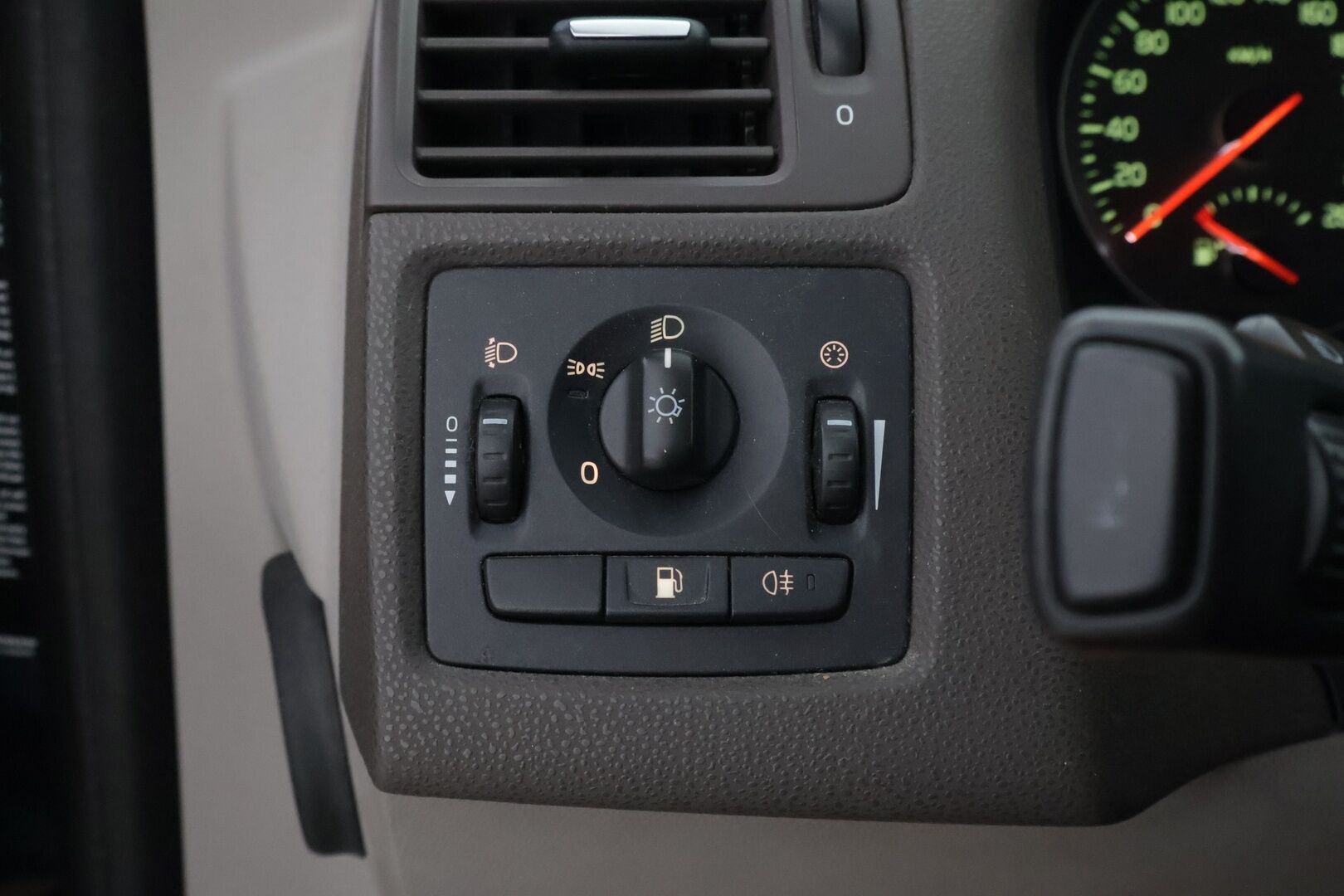 Volvo S40 2008 2,0D (136 hv) Kinetic aut - *Vakionopeudensäädin / Lohko+sisä / 2x-renkaat / Katsastus 07/2026!! - MYYDÄÄN HUUTOKAUPAT.COMISSA!!*