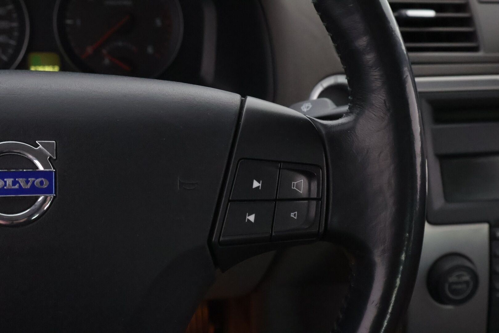 Volvo S40 2008 2,0D (136 hv) Kinetic aut - *Vakionopeudensäädin / Lohko+sisä / 2x-renkaat / Katsastus 07/2026!! - MYYDÄÄN HUUTOKAUPAT.COMISSA!!*