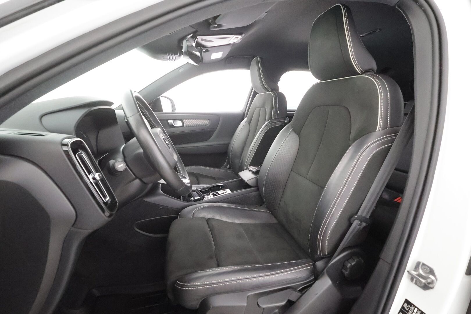 Volvo XC40 2021 T5 TwE Business R-Design aut - | ACC | Webasto | Sporttipenkit | Nahka-alcantara | P.kamera | Pilot Assist | BLIS | Full-LED | Keyless | P.kamera | Apple & Android | 