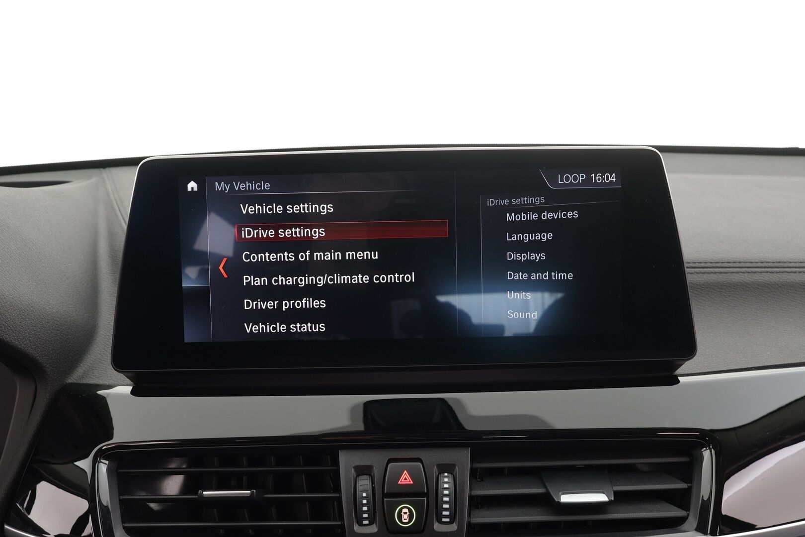 BMW X1 2020 F48 xDrive25e A Charged Edition Sport * 1.Om Suomi-auto / HUD / Navi / Vakkari / LED / P.tutka / Puolinahat * - Kahdet renkaat aluvanteilla / Merkkihuollettu