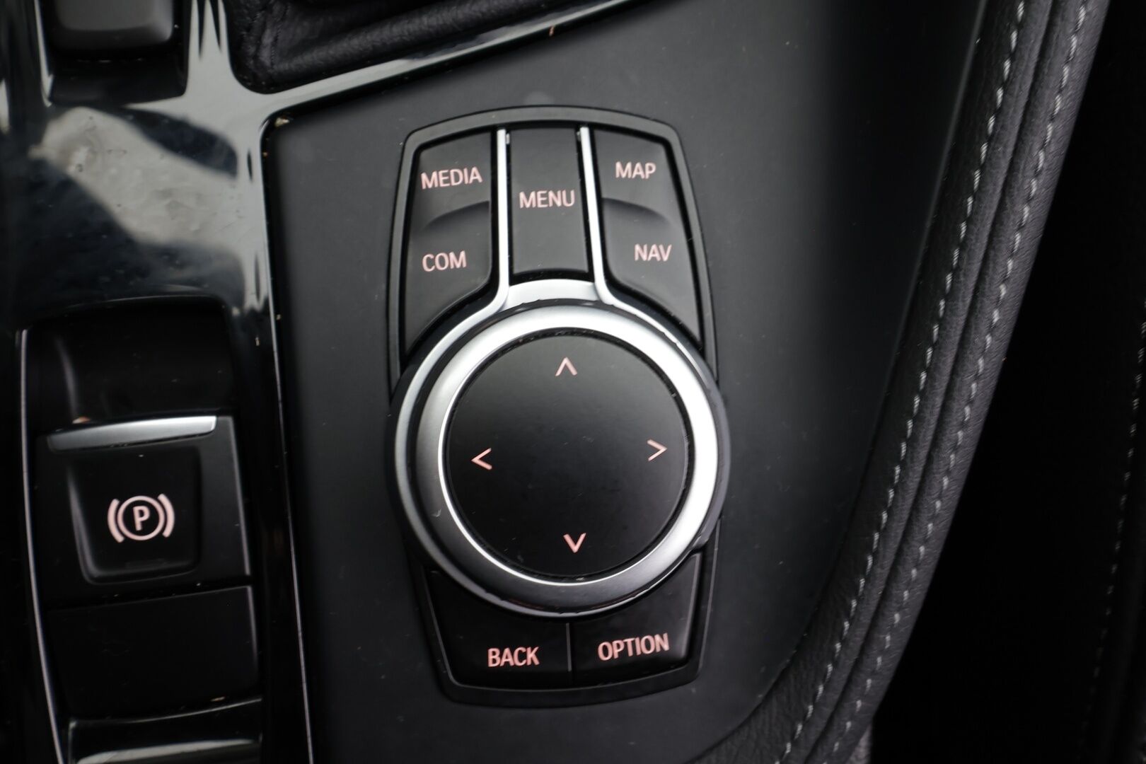 BMW X1 2020 F48 xDrive25e A Charged Edition Sport * 1.Om Suomi-auto / HUD / Navi / Vakkari / LED / P.tutka / Puolinahat * - Akku kuntotarkastettu SoH 89% / Kahdet renkaat aluvanteilla / Merkkihuollettu