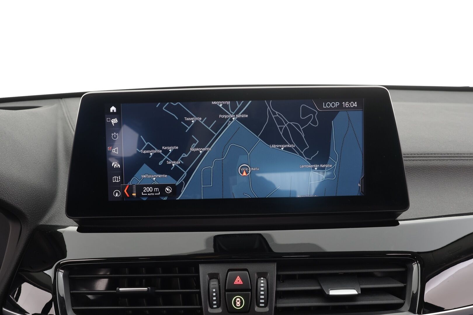 BMW X1 2020 F48 xDrive25e A Charged Edition Sport * 1.Om Suomi-auto / HUD / Navi / Vakkari / LED / P.tutka / Puolinahat * - Akku kuntotarkastettu SoH 89% / Kahdet renkaat aluvanteilla / Merkkihuollettu