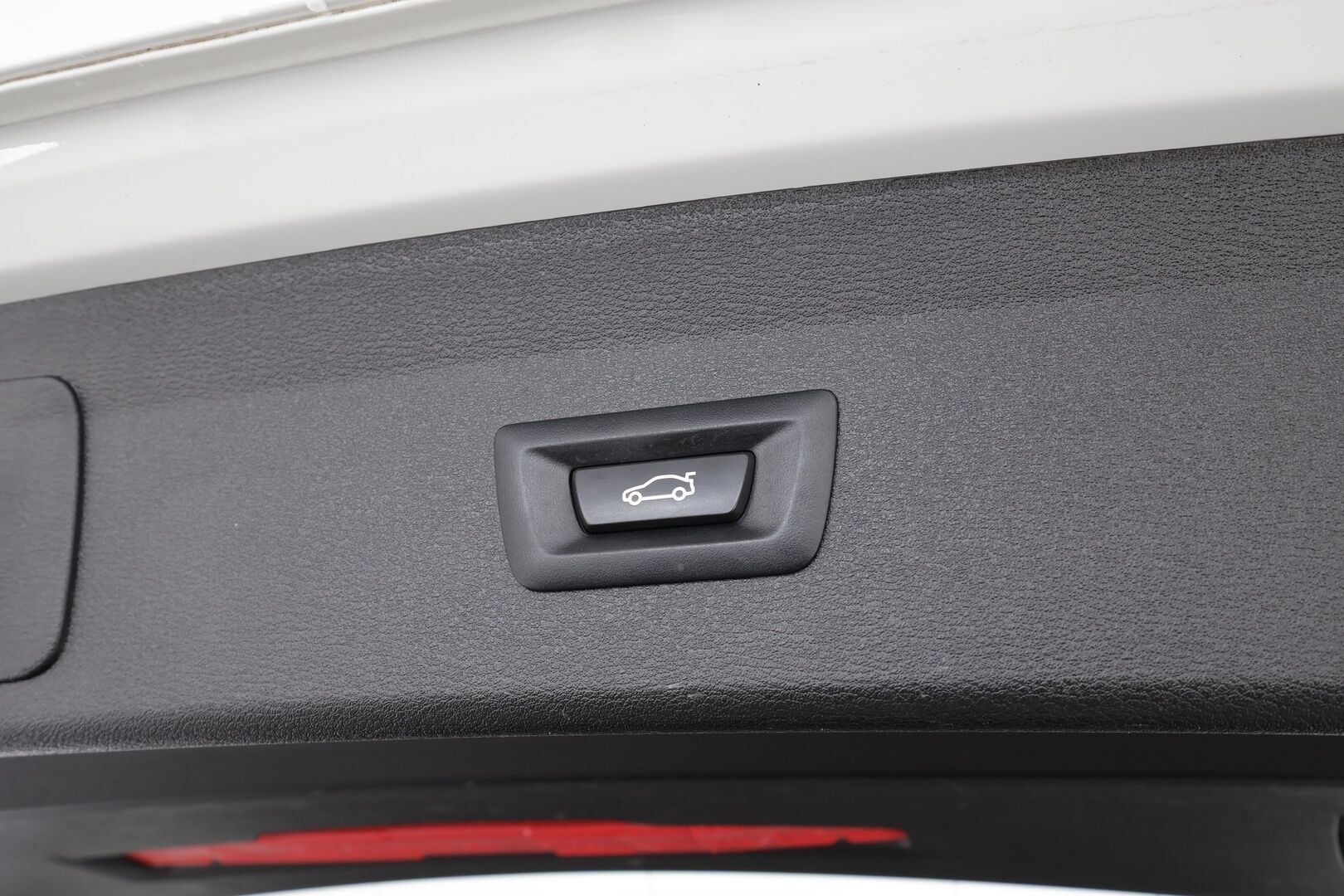 BMW X1 2020 F48 xDrive25e A Charged Edition Sport * 1.Om Suomi-auto / HUD / Navi / Vakkari / LED / P.tutka / Puolinahat * - Akku kuntotarkastettu SoH 89% / Kahdet renkaat aluvanteilla / Merkkihuollettu