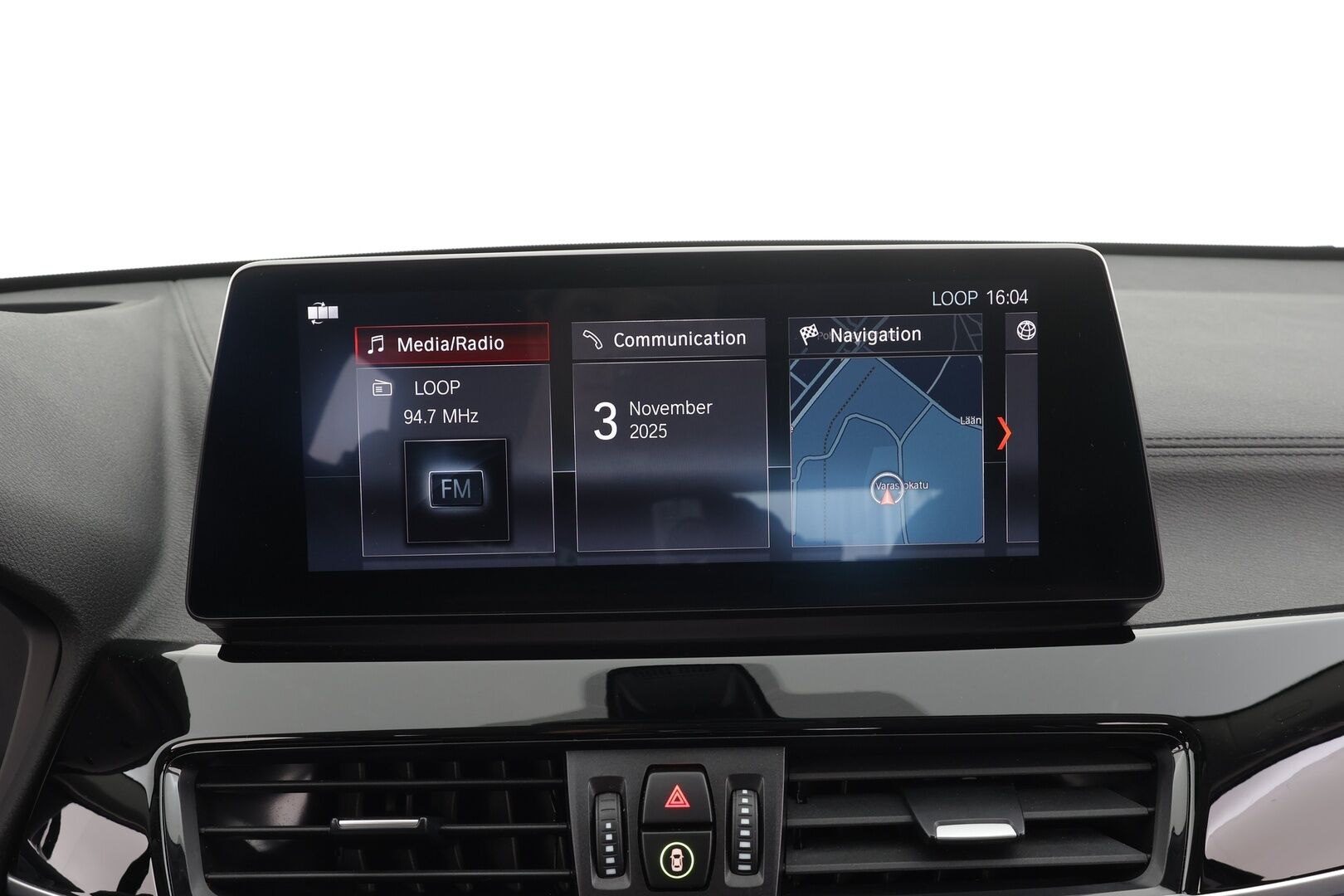 BMW X1 2020 F48 xDrive25e A Charged Edition Sport * 1.Om Suomi-auto / HUD / Navi / Vakkari / LED / P.tutka / Puolinahat * - Kahdet renkaat aluvanteilla / Merkkihuollettu