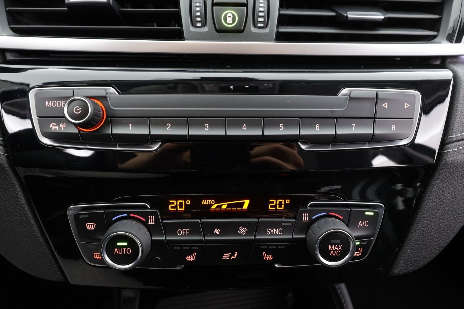 BMW X1 2020 F48 xDrive25e A Charged Edition Sport * 1.Om Suomi-auto / HUD / Navi / Vakkari / LED / P.tutka / Puolinahat * - Kahdet renkaat aluvanteilla / Merkkihuollettu