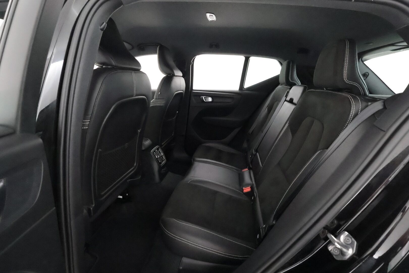 Volvo XC40 2021 T5 TwE Business R-Design aut - 3,99 % KORKOTARJOUS TÄHÄN AUTOON - 31.5. ASTI! - 1.om Suomi-auto / Urheiluistuimet / Webasto / Adapt.vakkari / Harman/Kardon / P. Kamera / KeylessGo / 2x Renkaat!