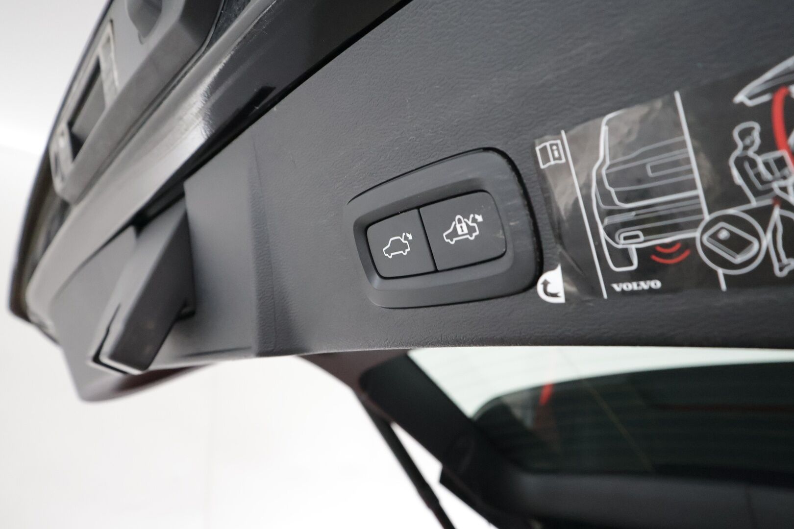 Volvo XC40 2021 T5 TwE Business R-Design aut - 3,99 % KORKOTARJOUS TÄHÄN AUTOON - 31.5. ASTI! - 1.om Suomi-auto / Urheiluistuimet / Webasto / Adapt.vakkari / Harman/Kardon / P. Kamera / KeylessGo / 2x Renkaat!