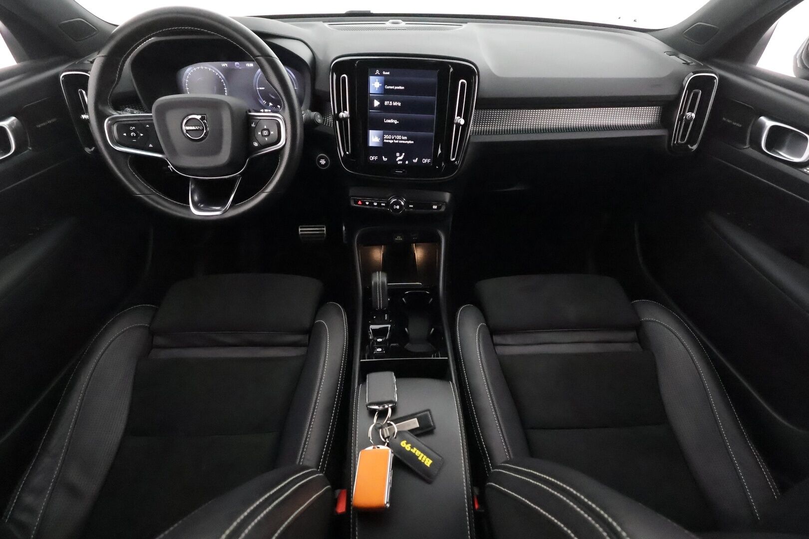 Volvo XC40 2021 T5 TwE Business R-Design aut - 3,99 % KORKOTARJOUS TÄHÄN AUTOON - 31.5. ASTI! - 1.om Suomi-auto / Urheiluistuimet / Webasto / Adapt.vakkari / Harman/Kardon / P. Kamera / KeylessGo / 2x Renkaat!