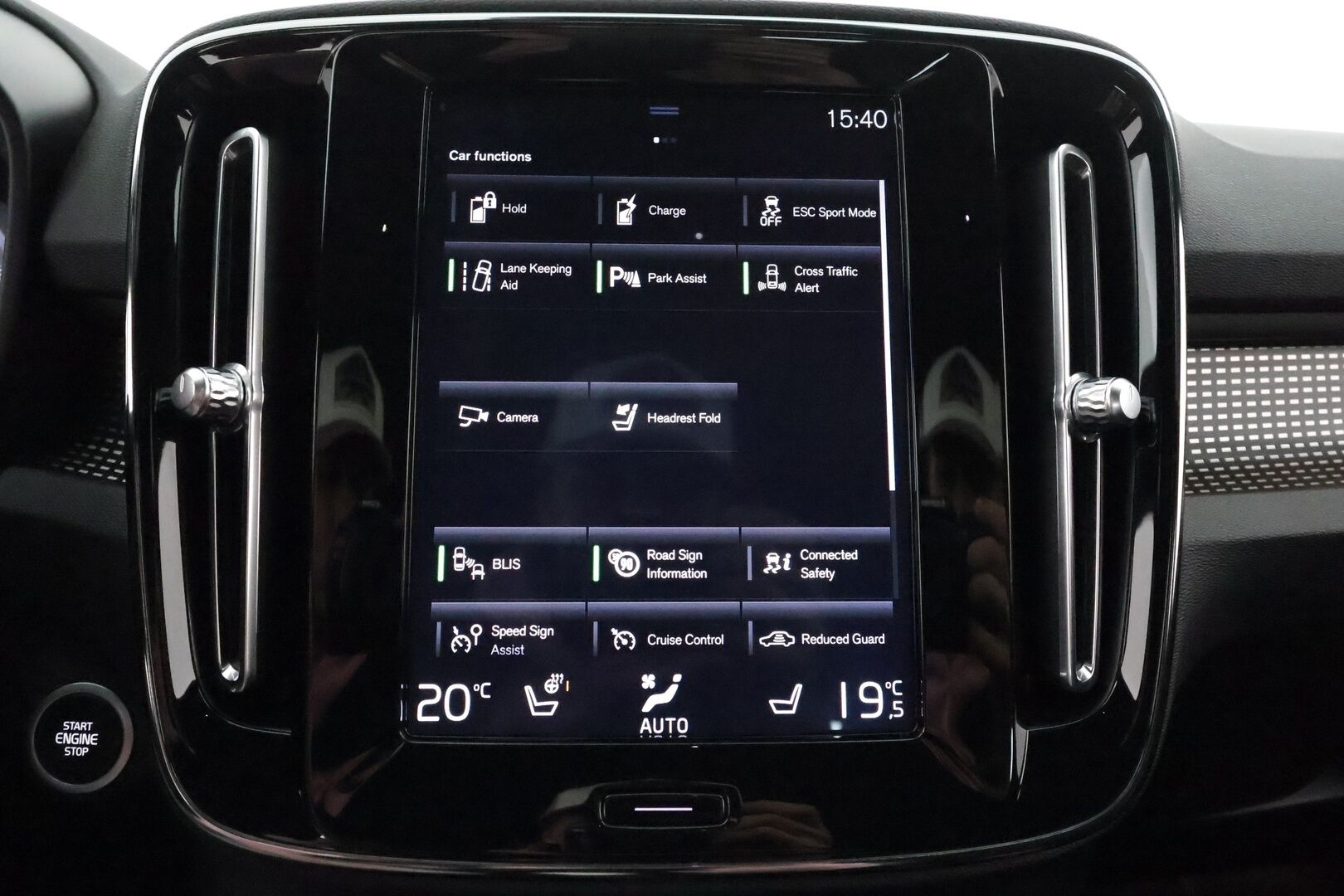 Volvo XC40 2021 T5 TwE Business R-Design aut - 3,99 % KORKOTARJOUS TÄHÄN AUTOON - 31.5. ASTI! - 1.om Suomi-auto / Urheiluistuimet / Webasto / Adapt.vakkari / Harman/Kardon / P. Kamera / KeylessGo / 2x Renkaat!