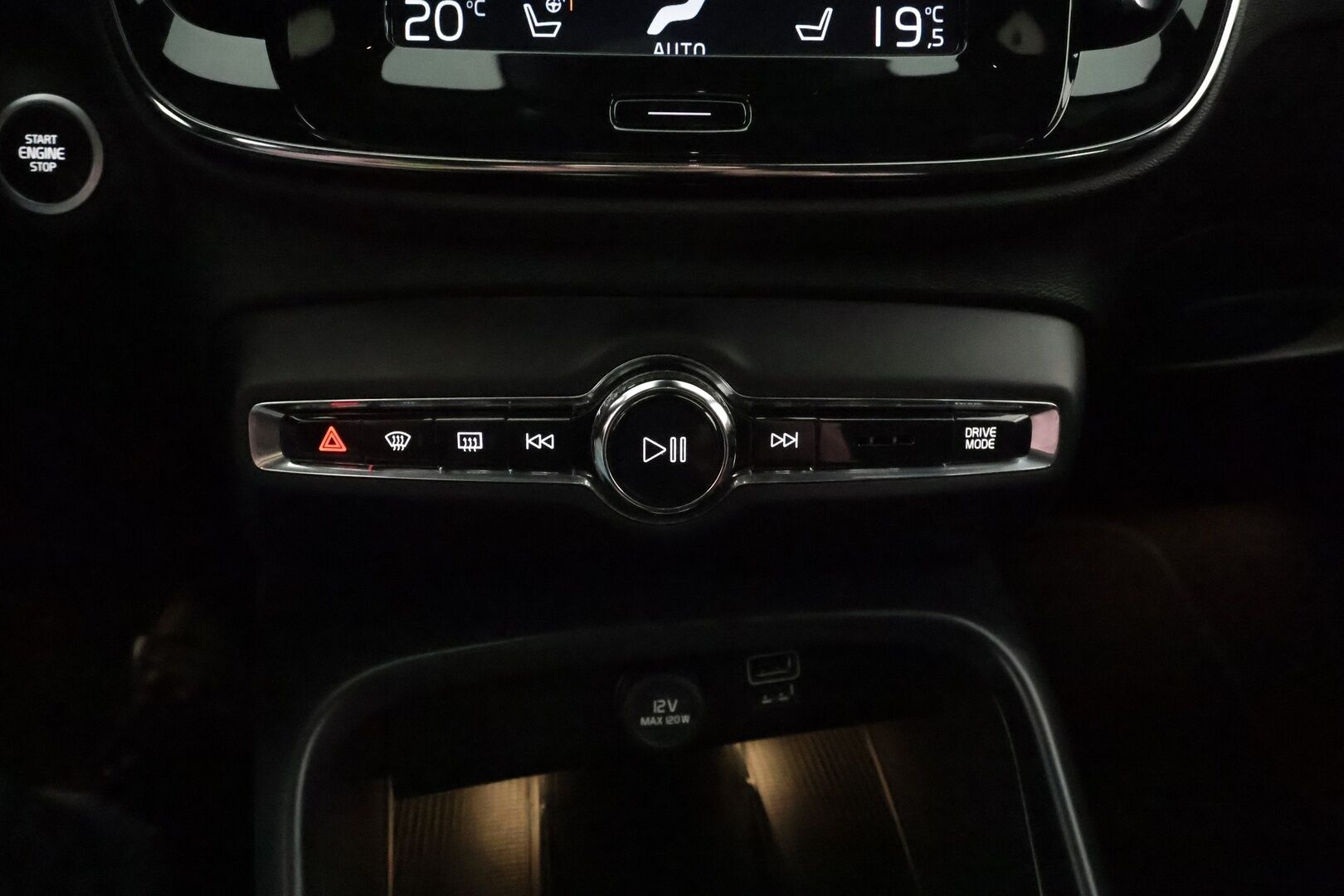 Volvo XC40 2021 T5 TwE Business R-Design aut - 3,99 % KORKOTARJOUS TÄHÄN AUTOON - 31.5. ASTI! - 1.om Suomi-auto / Urheiluistuimet / Webasto / Adapt.vakkari / Harman/Kardon / P. Kamera / KeylessGo / 2x Renkaat!