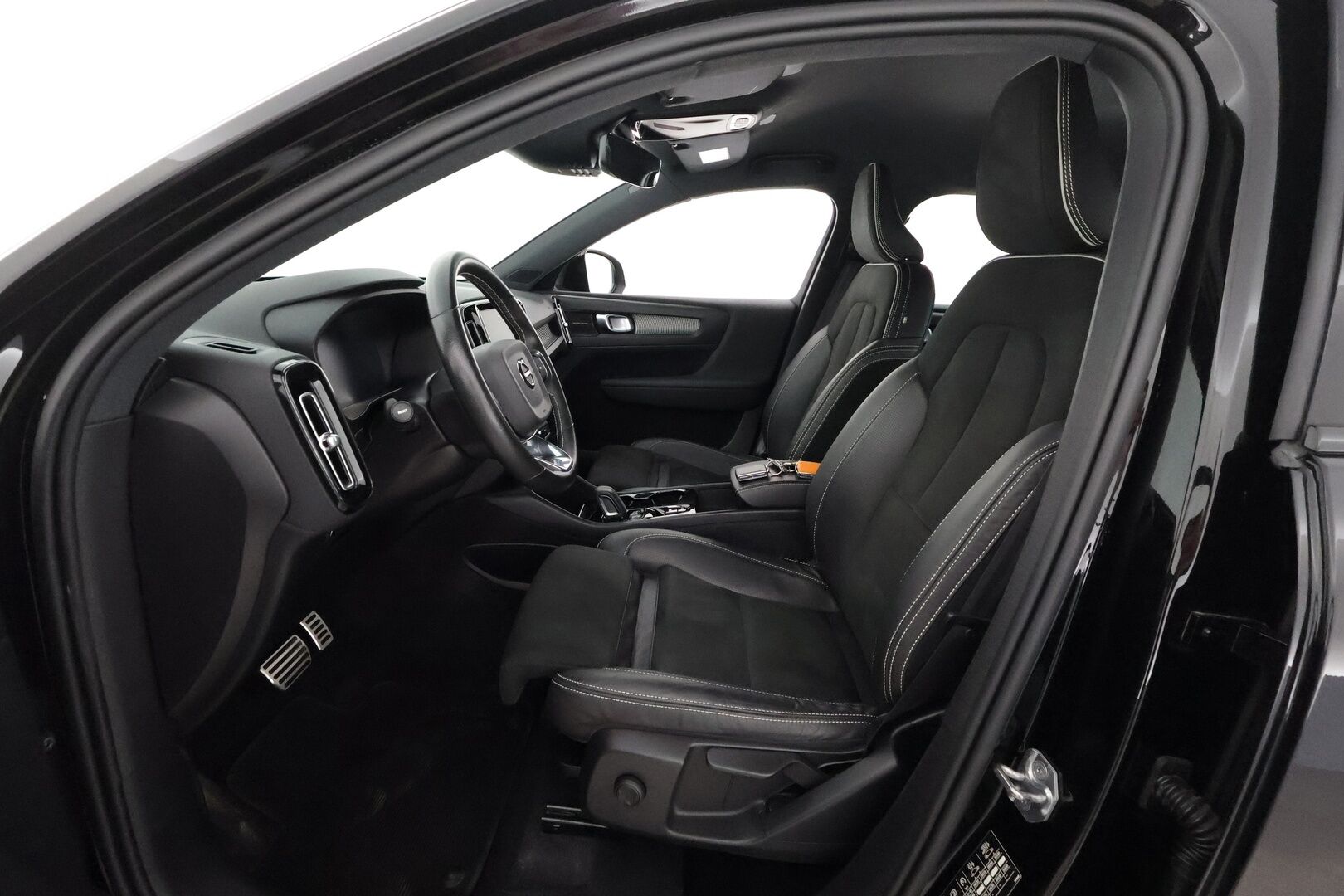 Volvo XC40 2021 T5 TwE Business R-Design aut - 3,99 % KORKOTARJOUS TÄHÄN AUTOON - 31.5. ASTI! - 1.om Suomi-auto / Urheiluistuimet / Webasto / Adapt.vakkari / Harman/Kardon / P. Kamera / KeylessGo / 2x Renkaat!