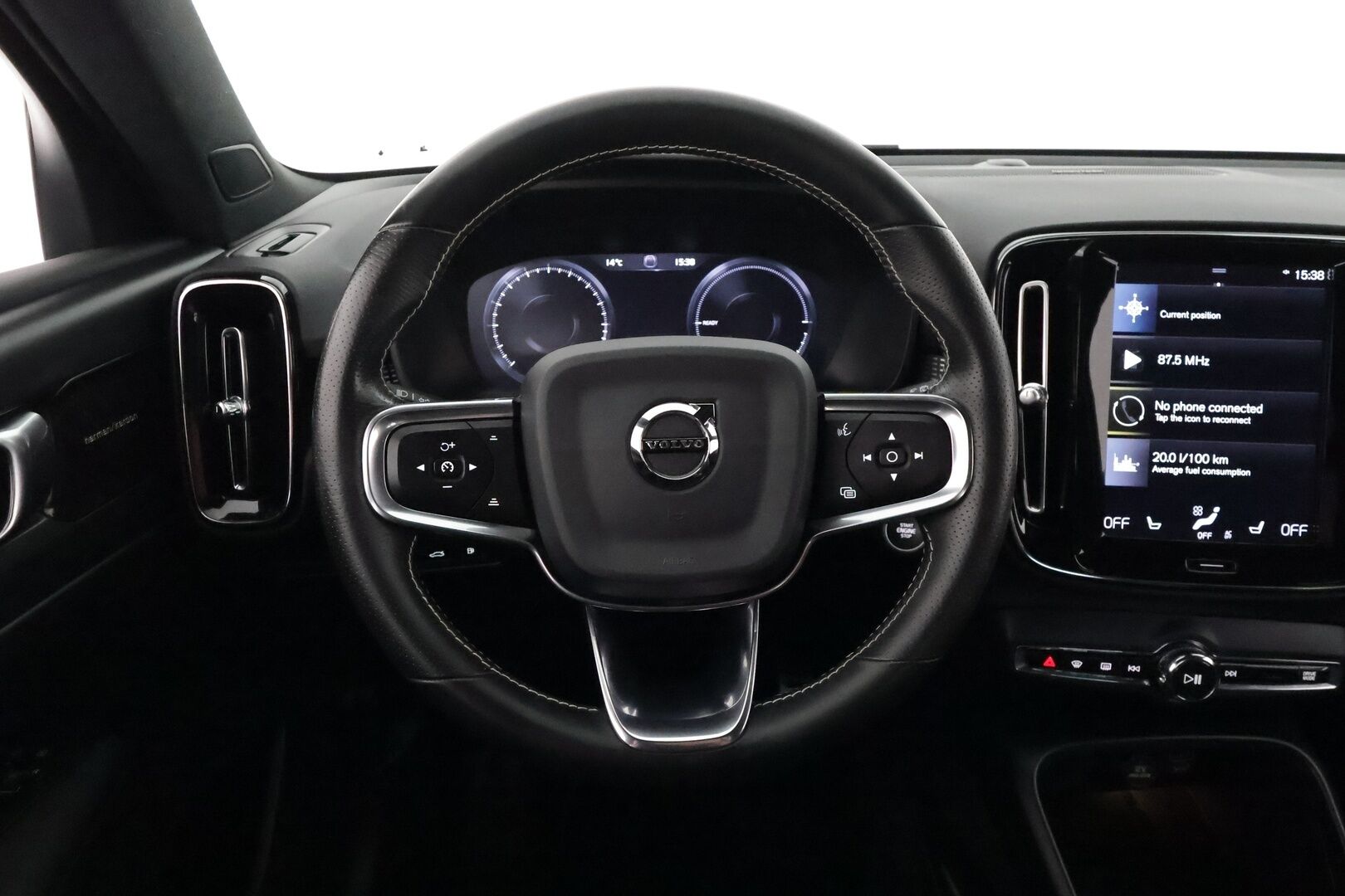 Volvo XC40 2021 T5 TwE Business R-Design aut - 3,99 % KORKOTARJOUS TÄHÄN AUTOON - 31.5. ASTI! - 1.om Suomi-auto / Urheiluistuimet / Webasto / Adapt.vakkari / Harman/Kardon / P. Kamera / KeylessGo / 2x Renkaat!