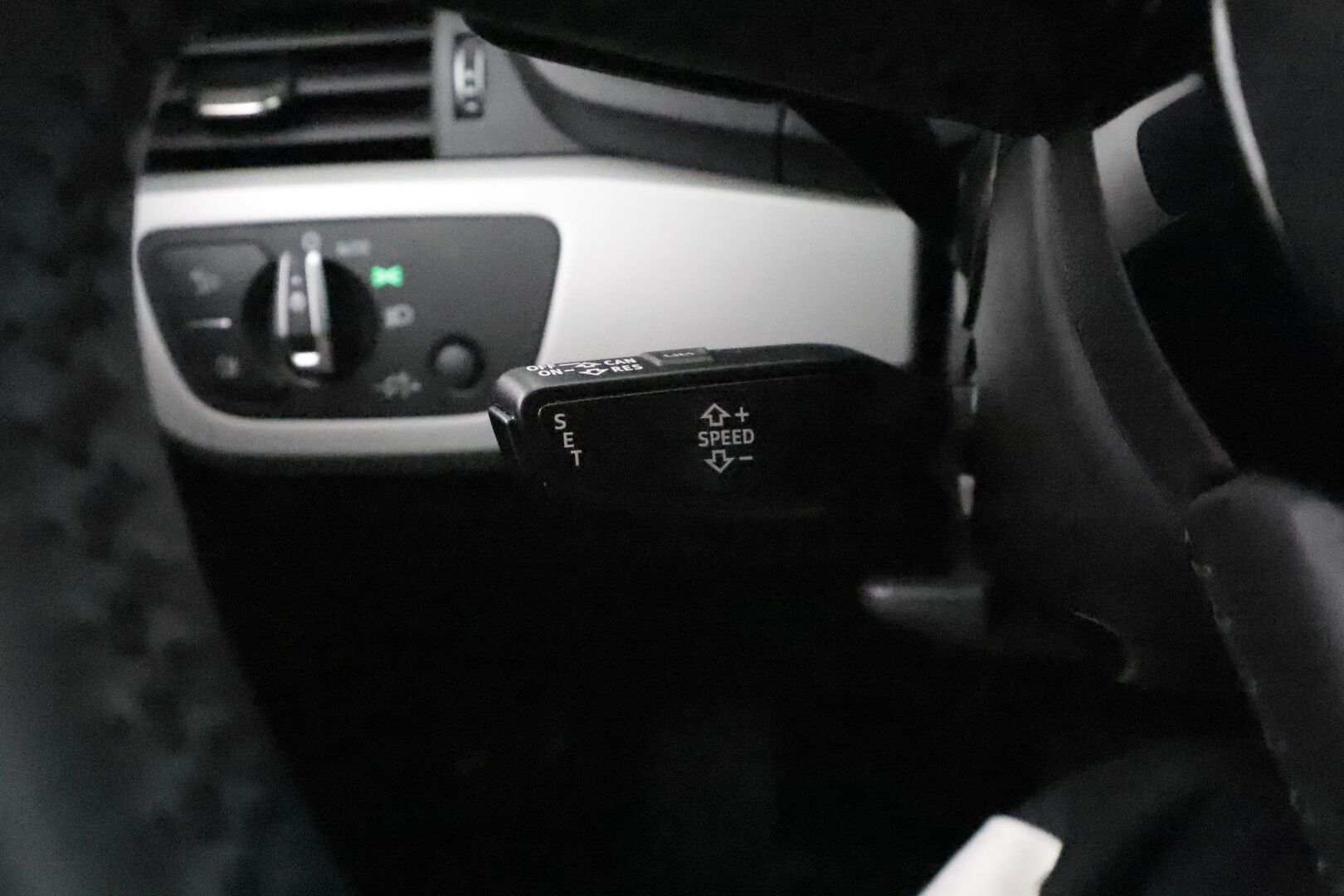 Audi A4 2020 Avant Business Advanced Comfort Edition 40 TFSI 140 kW MHEV S tronic * Urheiluistuimet / Koukku / Webasto / P. Kamera / LED-Valot / Apple&Android / KeylessGo * - 1 om. Suomi-Auto / 2x Renkaat / Todella hyvällä historialla *