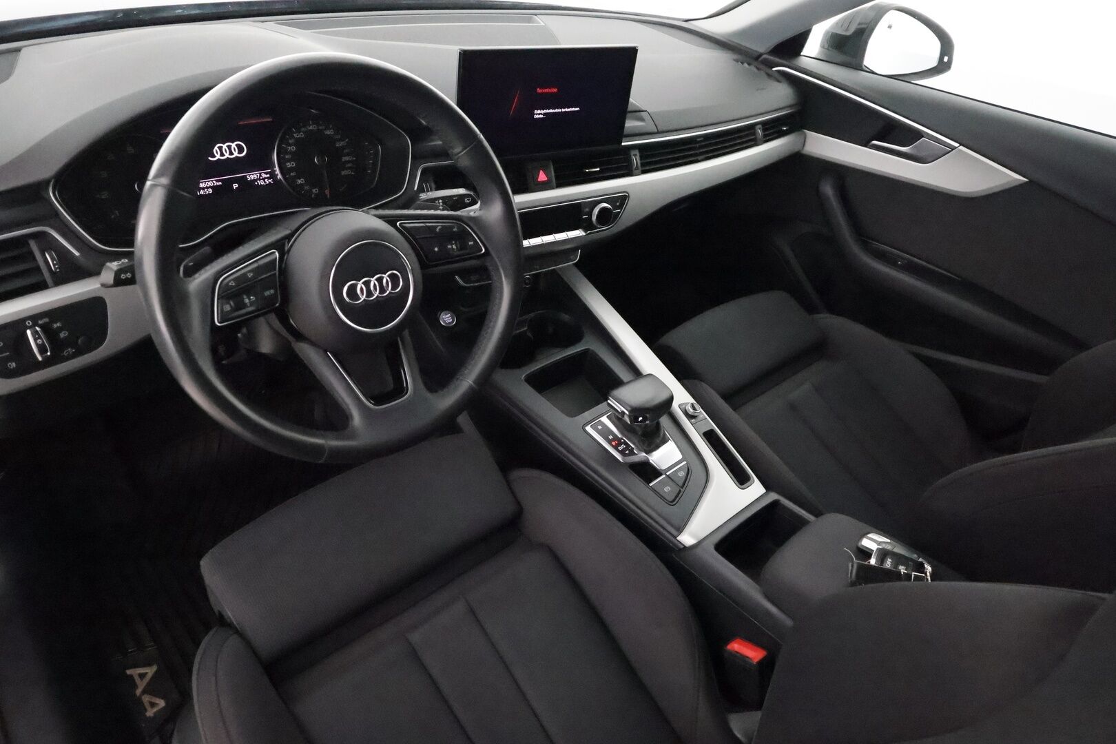 Audi A4 2020 Avant Business Advanced Comfort Edition 40 TFSI 140 kW MHEV S tronic * Urheiluistuimet / Koukku / Webasto / P. Kamera / LED-Valot / Apple&Android / KeylessGo * - 1 om. Suomi-Auto / 2x Renkaat / Todella hyvällä historialla *