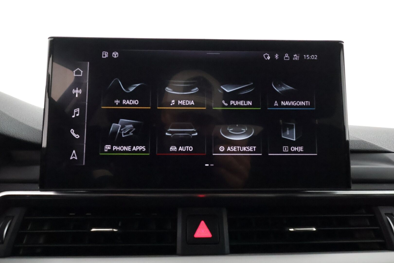 Audi A4 2020 Avant Business Advanced Comfort Edition 40 TFSI 140 kW MHEV S tronic * Urheiluistuimet / Koukku / Webasto / P. Kamera / LED-Valot / Apple&Android / KeylessGo * - 1 om. Suomi-Auto / 2x Renkaat / Todella hyvällä historialla *