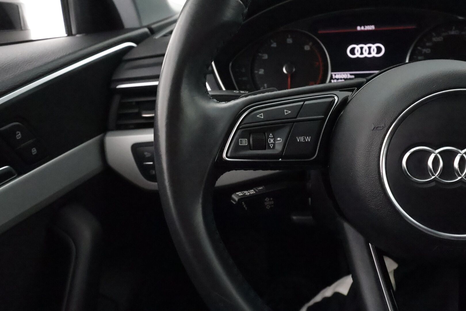 Audi A4 2020 Avant Business Advanced Comfort Edition 40 TFSI 140 kW MHEV S tronic * Urheiluistuimet / Koukku / Webasto / P. Kamera / LED-Valot / Apple&Android / KeylessGo * - 1 om. Suomi-Auto / 2x Renkaat / Todella hyvällä historialla *