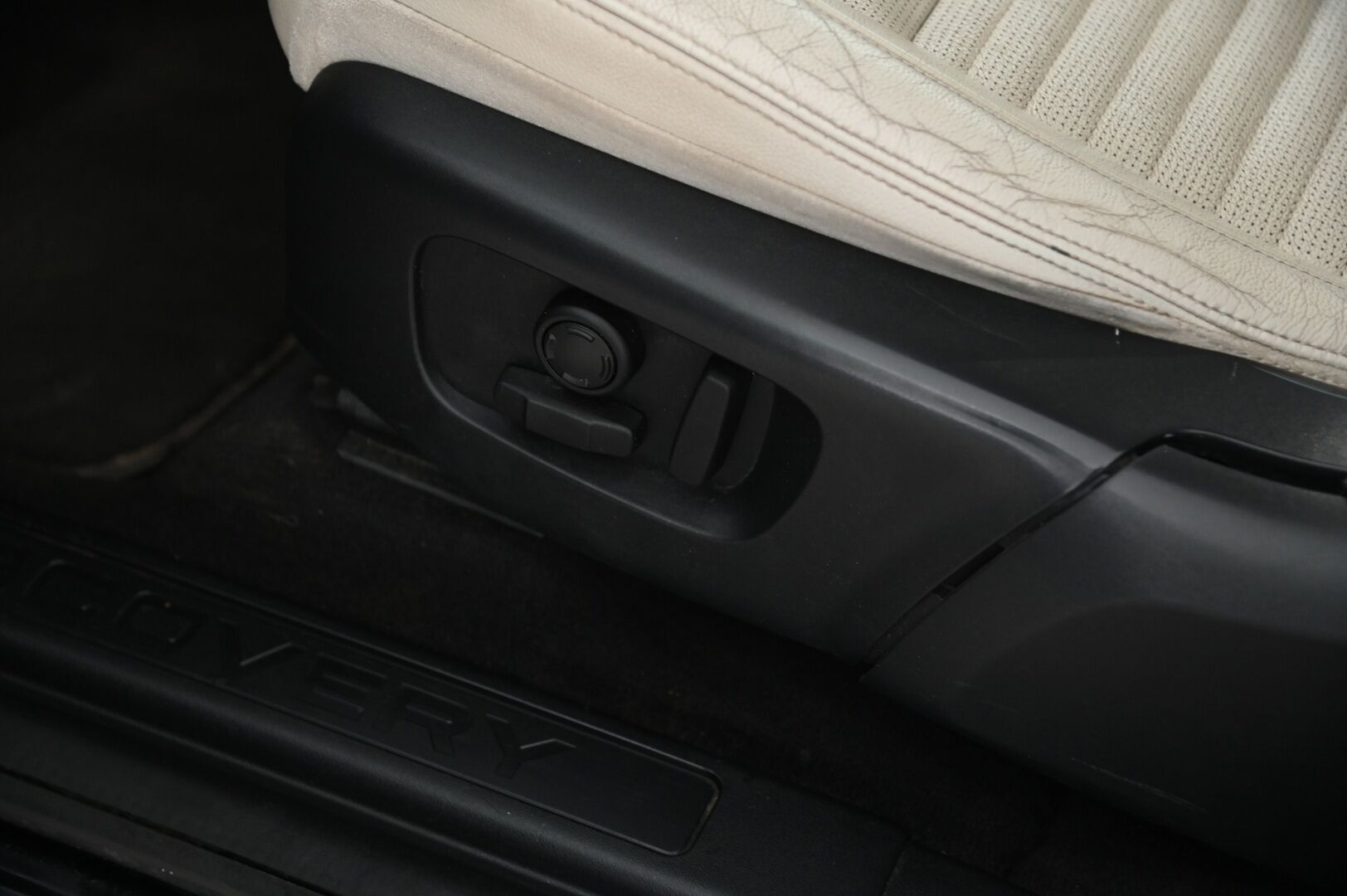 Land Rover Discovery Sport 2020 D180 MHEV AWD Aut SE - 1.Om suomiauto | Meridian | Muistipenkit | Panorama | vetokoukku | 2x uudet renkaat | Juuri katsastettu
