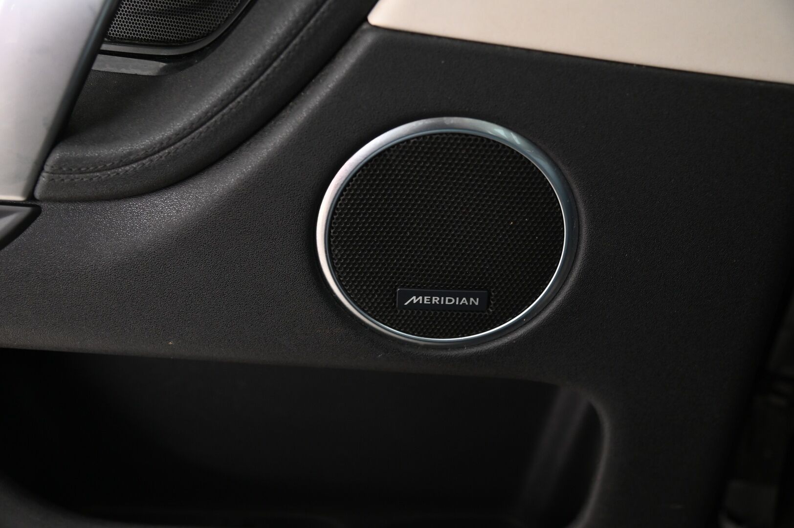 Land Rover Discovery Sport 2020 D180 MHEV AWD Aut SE - 1.Om suomiauto | Meridian | Muistipenkit | Panorama | vetokoukku | 2x uudet renkaat | Juuri katsastettu