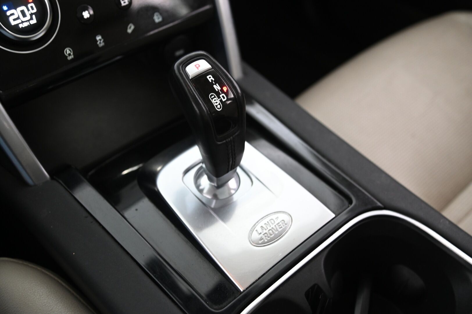 Land Rover Discovery Sport 2020 D180 MHEV AWD Aut SE - 1.Om suomiauto | Meridian | Muistipenkit | Panorama | vetokoukku | 2x uudet renkaat | Juuri katsastettu