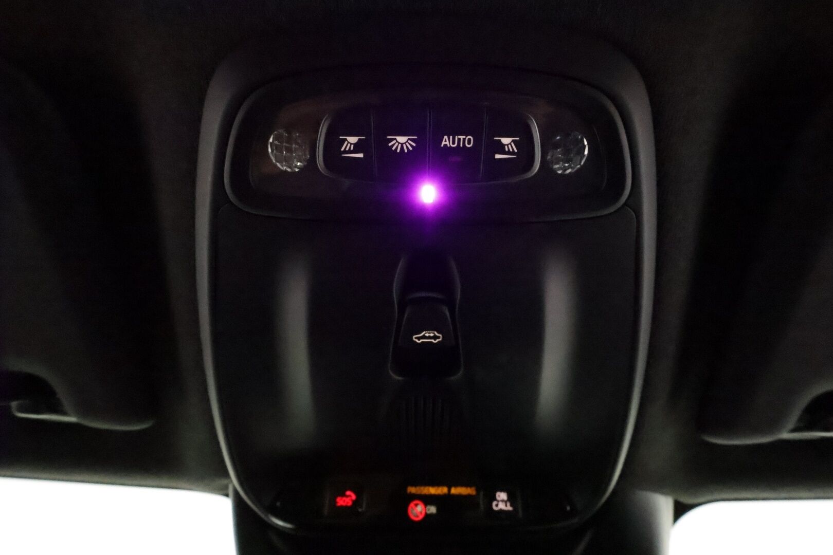 Volvo XC40 2020 T5 TwE Business R-Design aut * ACC / Webasto / Harman & Kardon / Vetokoukku / Panorama / 360-Kamera / Full LED - Merkkihuollot / Sporttipenkki Muistilla / Nahka-Alcantara / Supervarusteet! - HULLU BLACKWEEK KORKOTARJOUS 2,49%