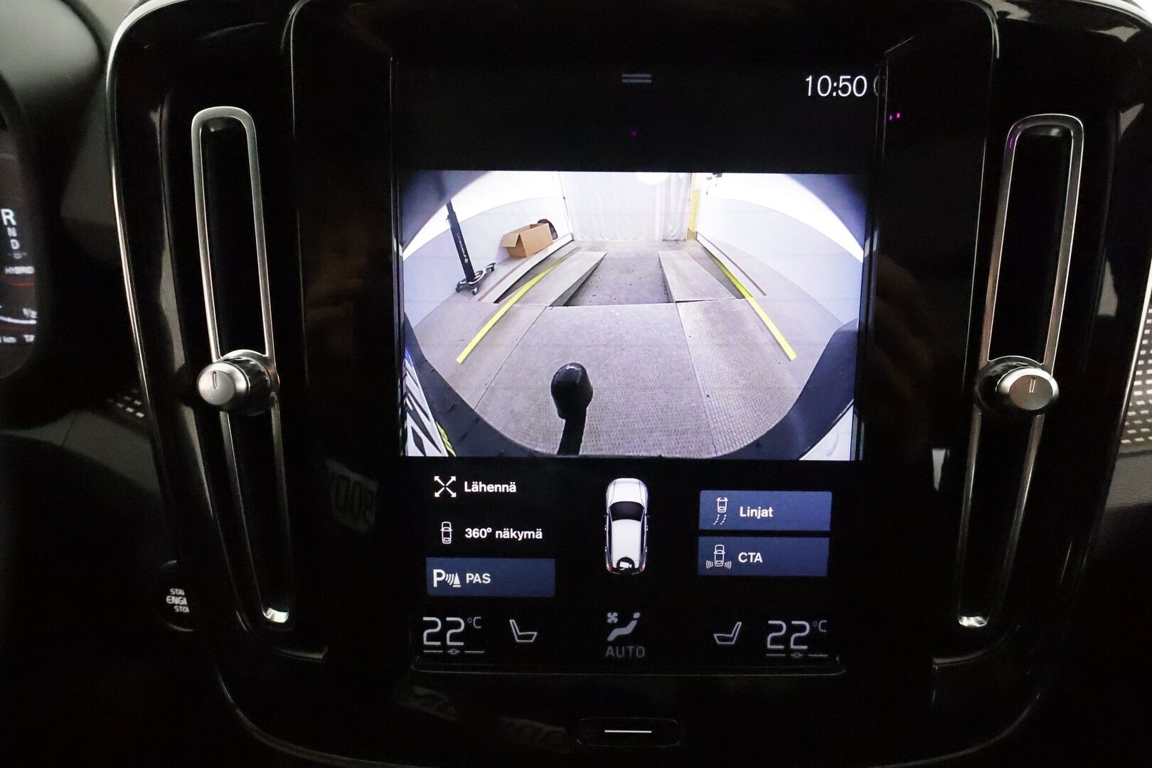 Volvo XC40 2020 T5 TwE Business R-Design aut * Webasto / Harman & Kardon / Vetokoukku / Panorama / 360-Kamera / Full LED - Merkkihuollot / Sporttipenkki Muistilla / Nahka-Alcantara / Supervarusteet!