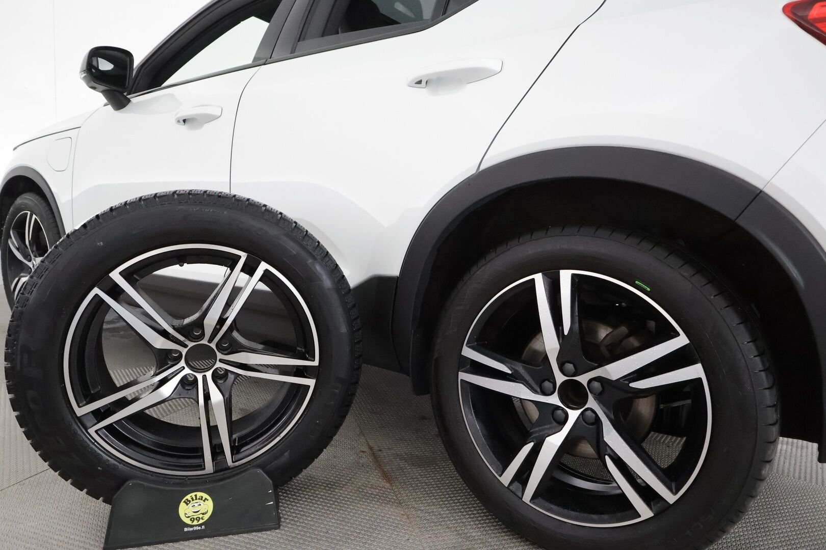 Volvo XC40 2020 T5 TwE Business R-Design aut **H&K / Webasto / Koukku / Panorama / ACC / Full-LED / 360° / Sporttipenkki Muistilla** - 2x Latauskaapelit / Kahdet Renkaat / Merkkihuollettu!