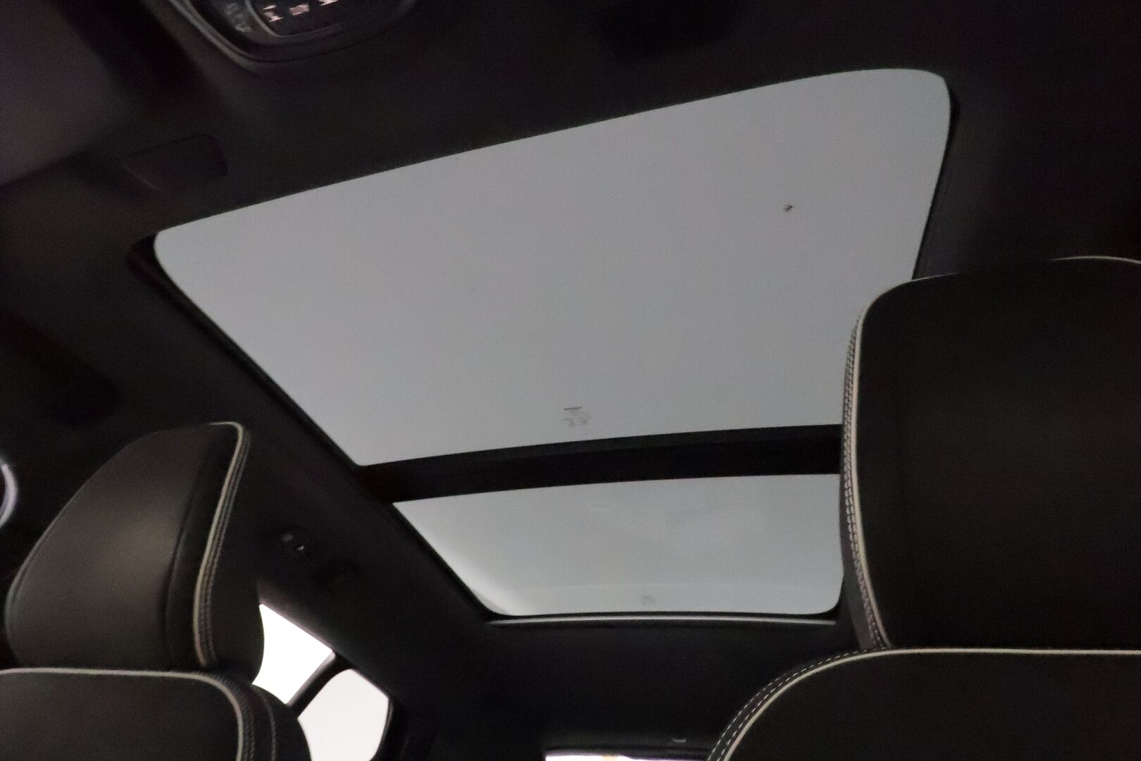 Volvo XC40 2020 T5 TwE Business R-Design aut * ACC / Webasto / Harman & Kardon / Vetokoukku / Panorama / 360-Kamera / Full LED - Merkkihuollot / Sporttipenkki Muistilla / Nahka-Alcantara / Supervarusteet! - HULLU BLACKWEEK KORKOTARJOUS 2,49%