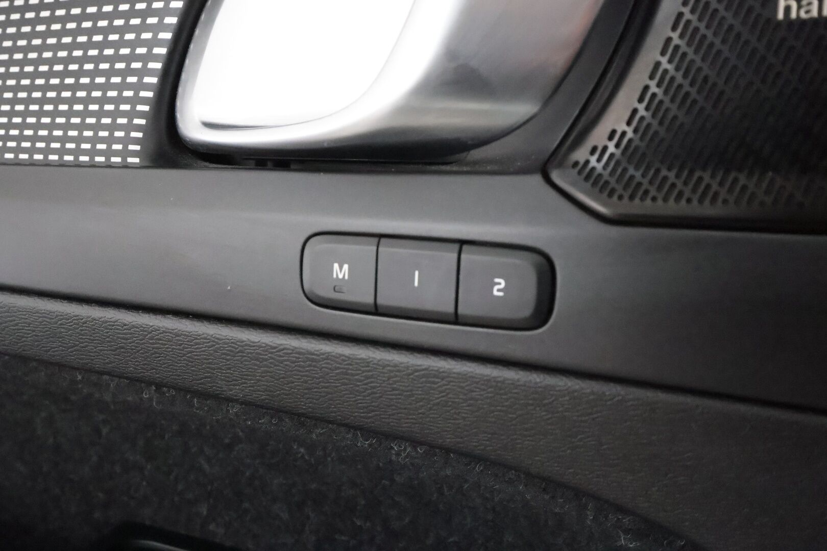 Volvo XC40 2020 T5 TwE Business R-Design aut * Webasto / Harman & Kardon / Vetokoukku / Panorama / 360-Kamera / Full LED - Merkkihuollot / Sporttipenkki Muistilla / Nahka-Alcantara / Supervarusteet!