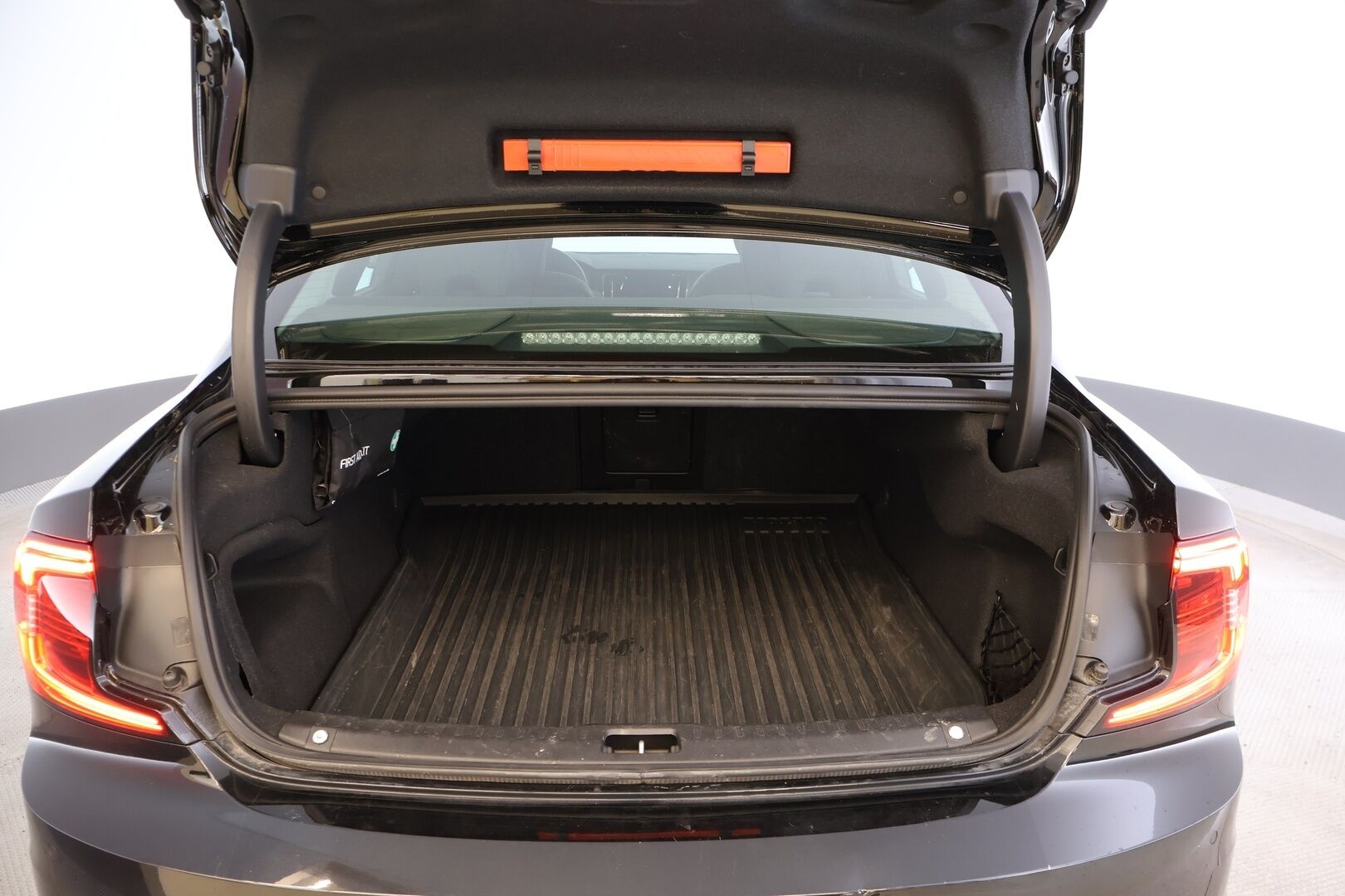 Volvo S90 2021 D3 Business Inscription Edition / Adapt.vakkari / Webasto / Peruutuskamera / Nahkaverhoilu / Suomi-auto - HULLUT JOULUT KORKOTARJOUS 2,49% 